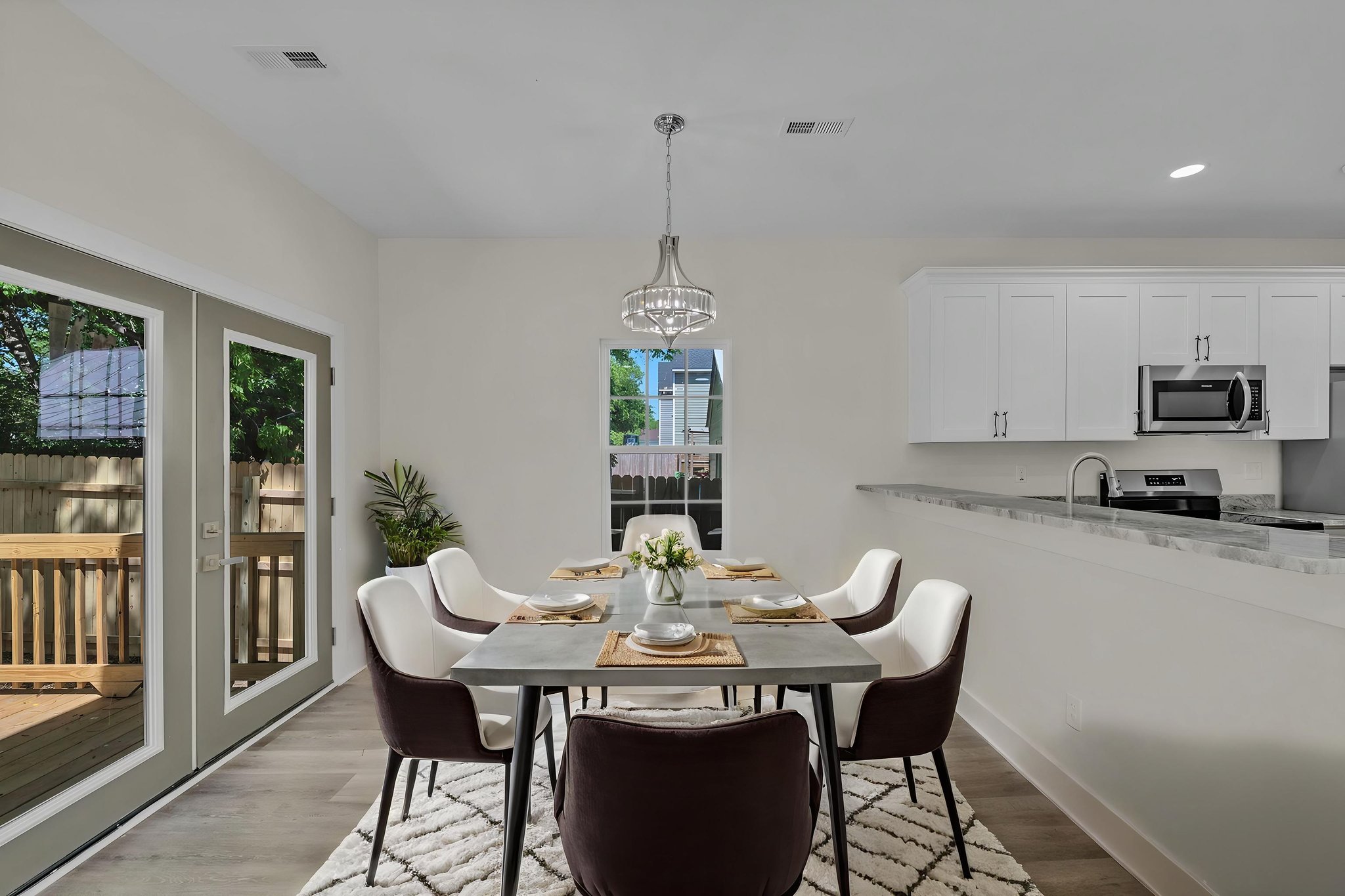 DSC_5385 virtually staged.jpeg