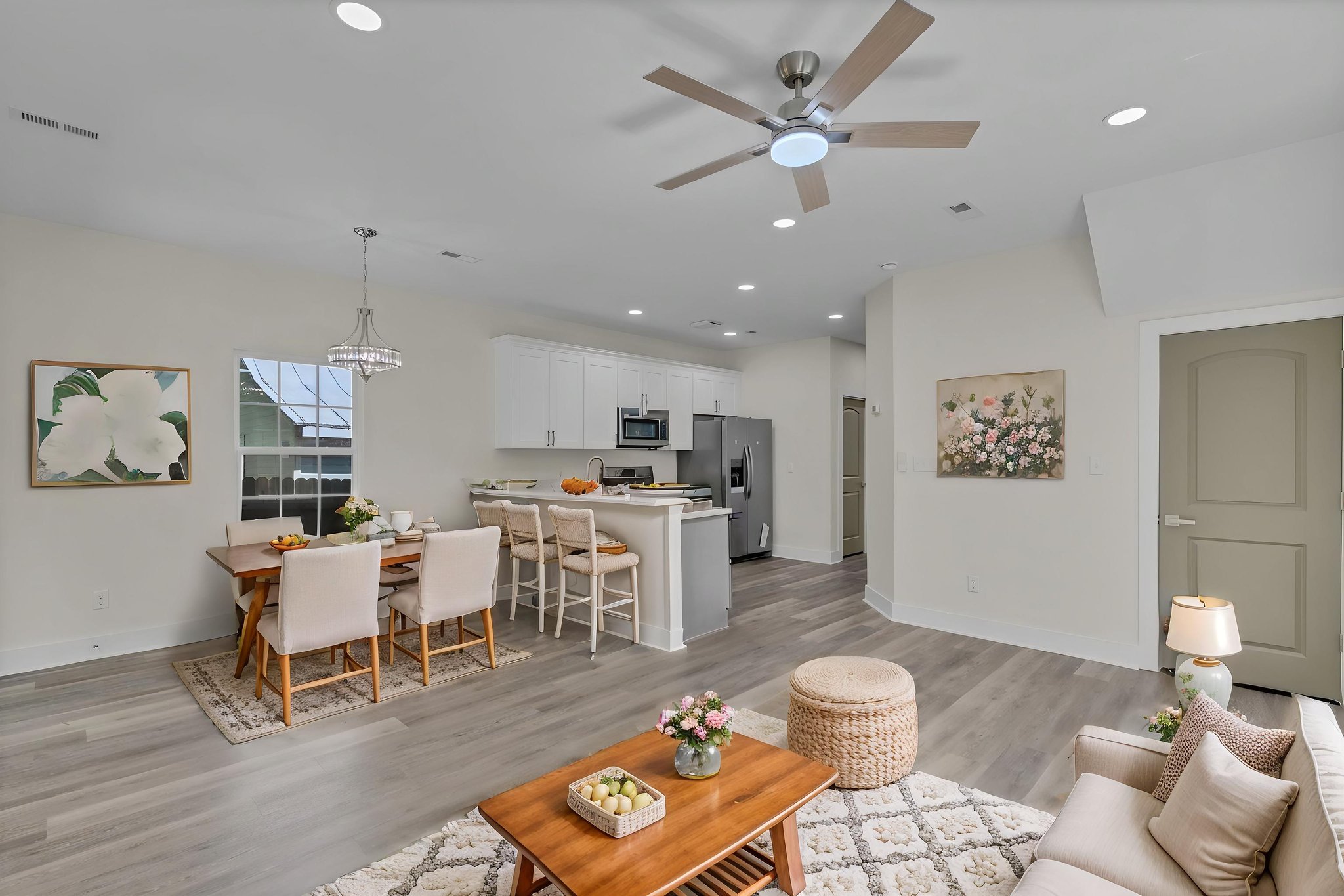 DSC_5375 virtually staged.jpeg