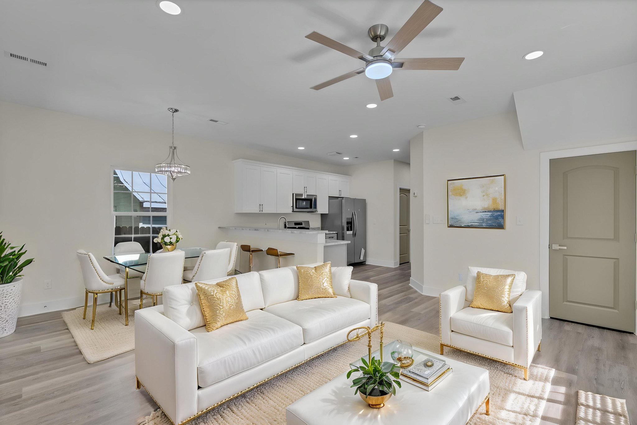 DSC_5375 virtually staged.jpeg