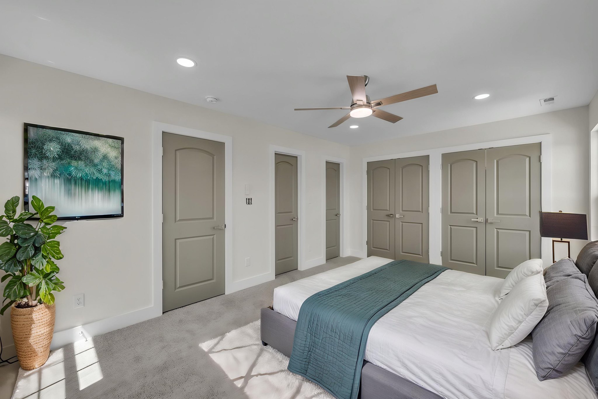 DSC_5400 virtually staged.jpeg