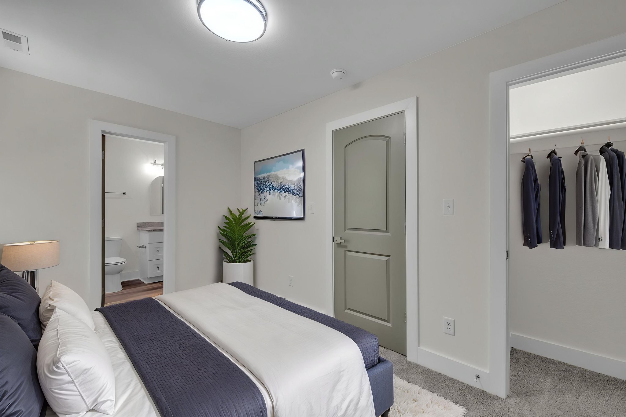 DSC_5427 virtually staged.jpeg