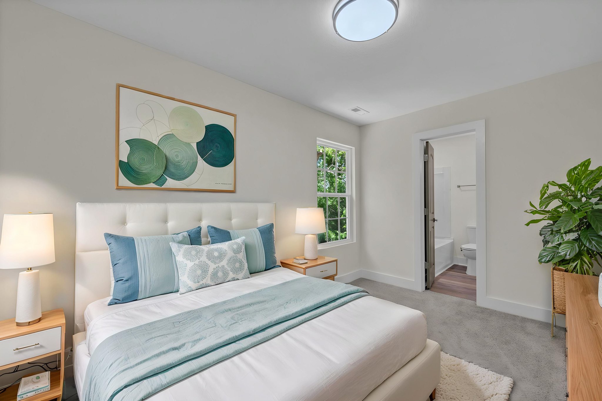 DSC_5433 virtually staged.jpeg