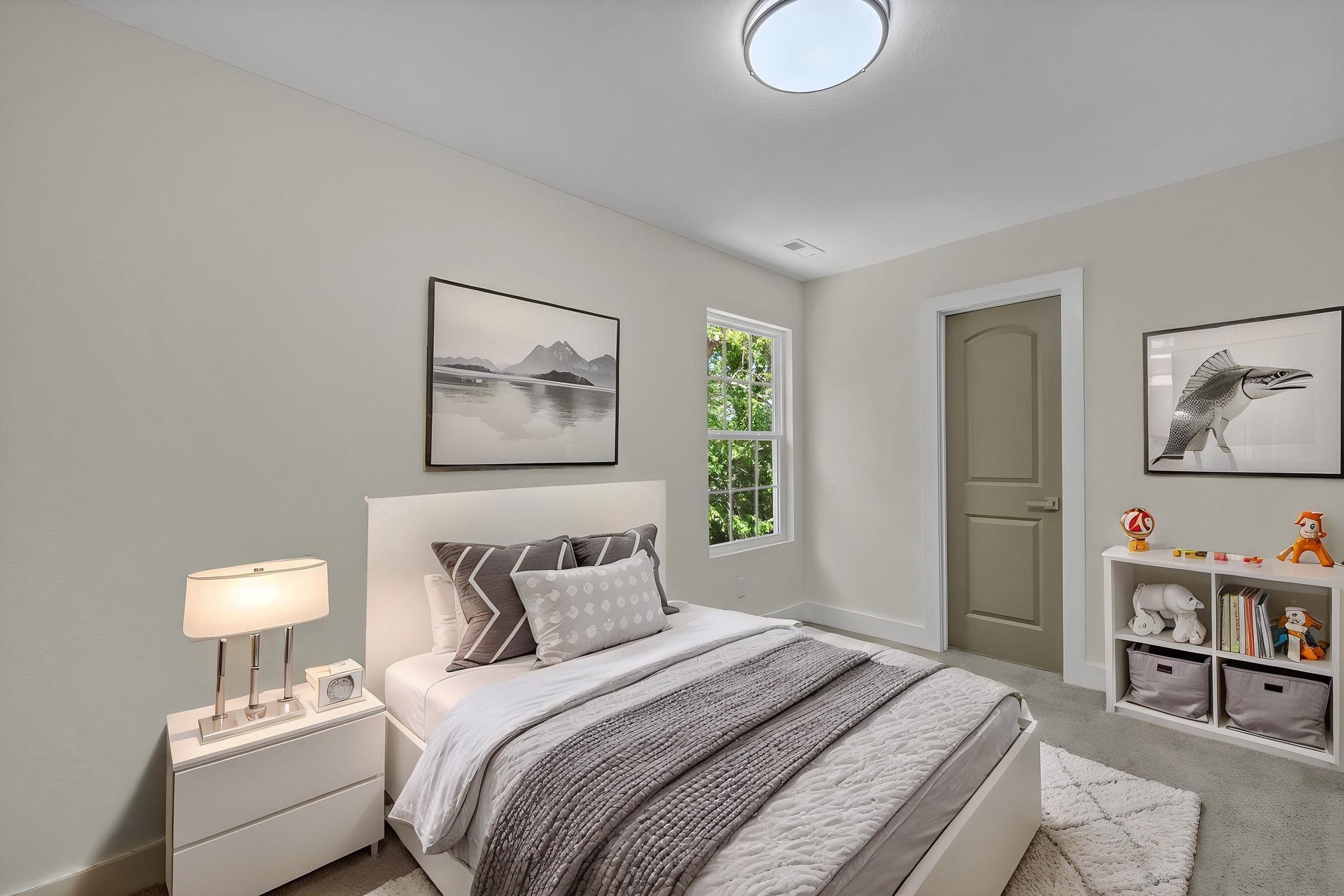 DSC_5438 virtually staged.jpeg