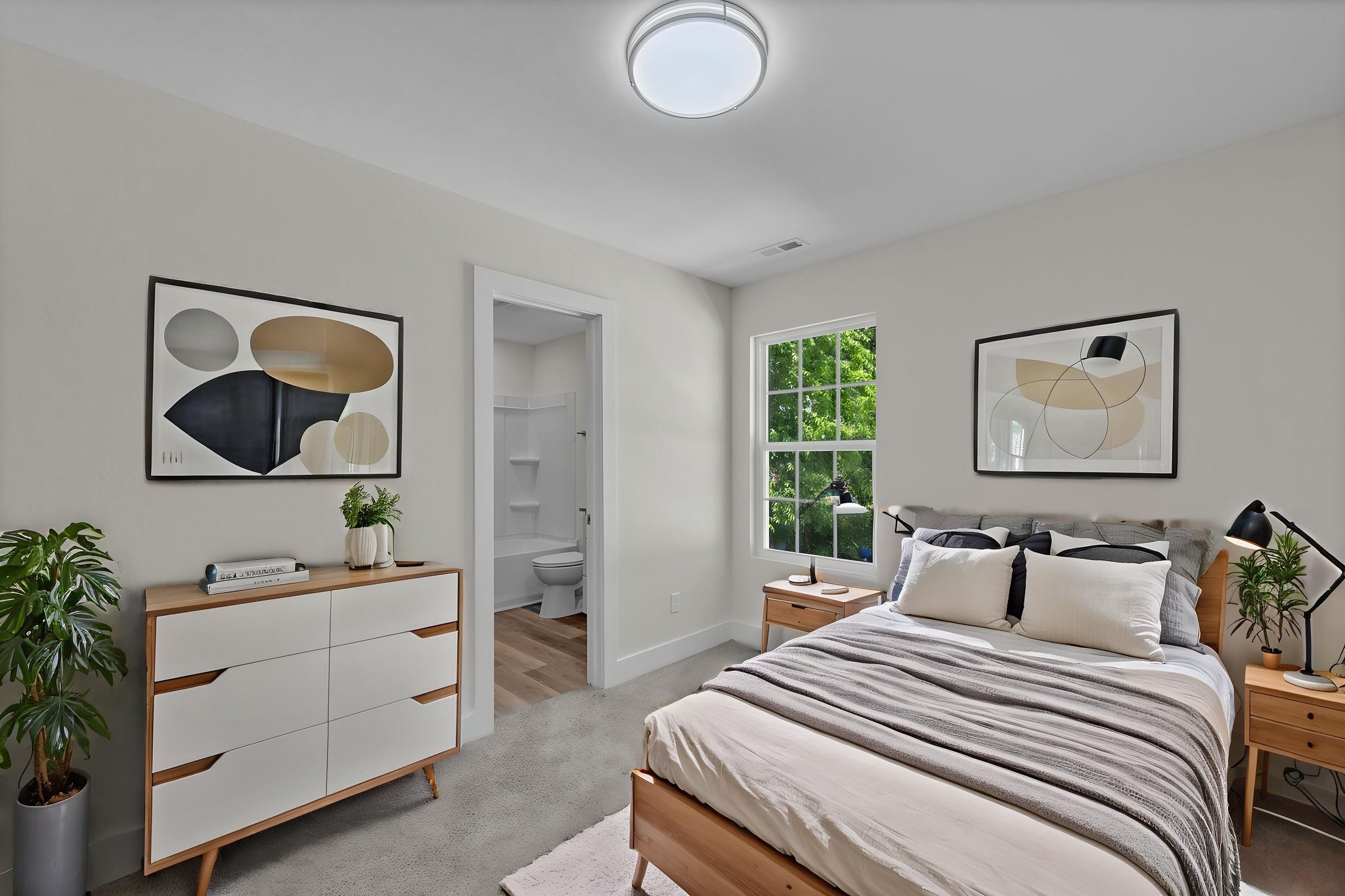 DSC_5462 virtually staged.jpeg