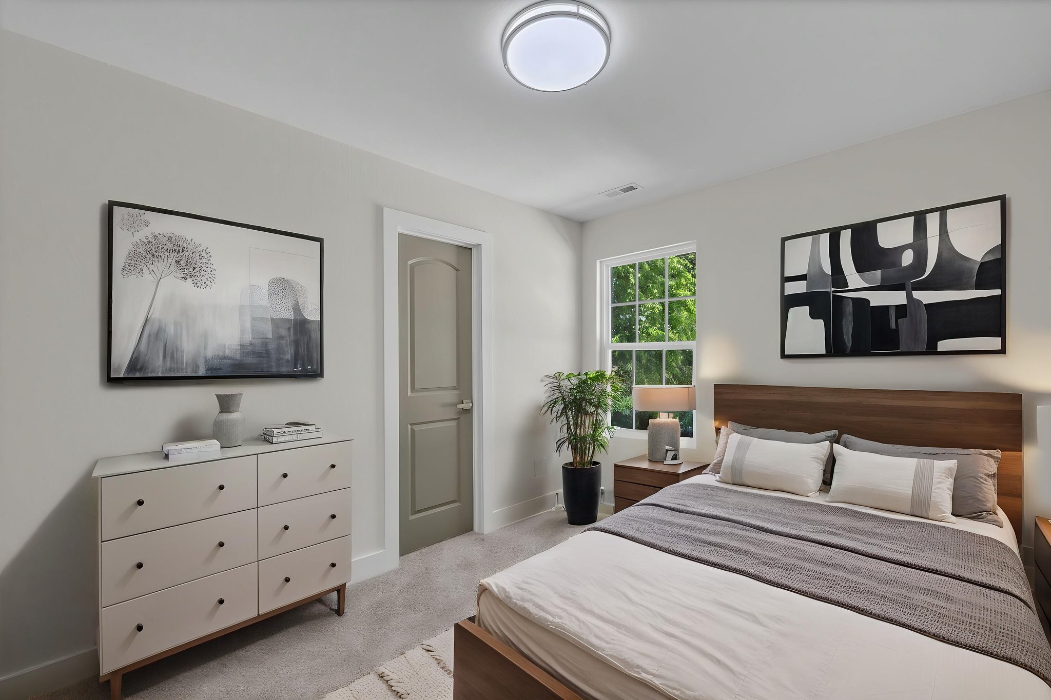 DSC_5467 virtually staged.jpeg