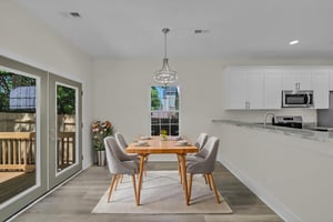 DSC_5385 virtually staged.jpeg