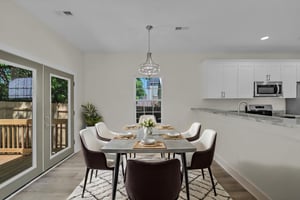 DSC_5385 virtually staged.jpeg