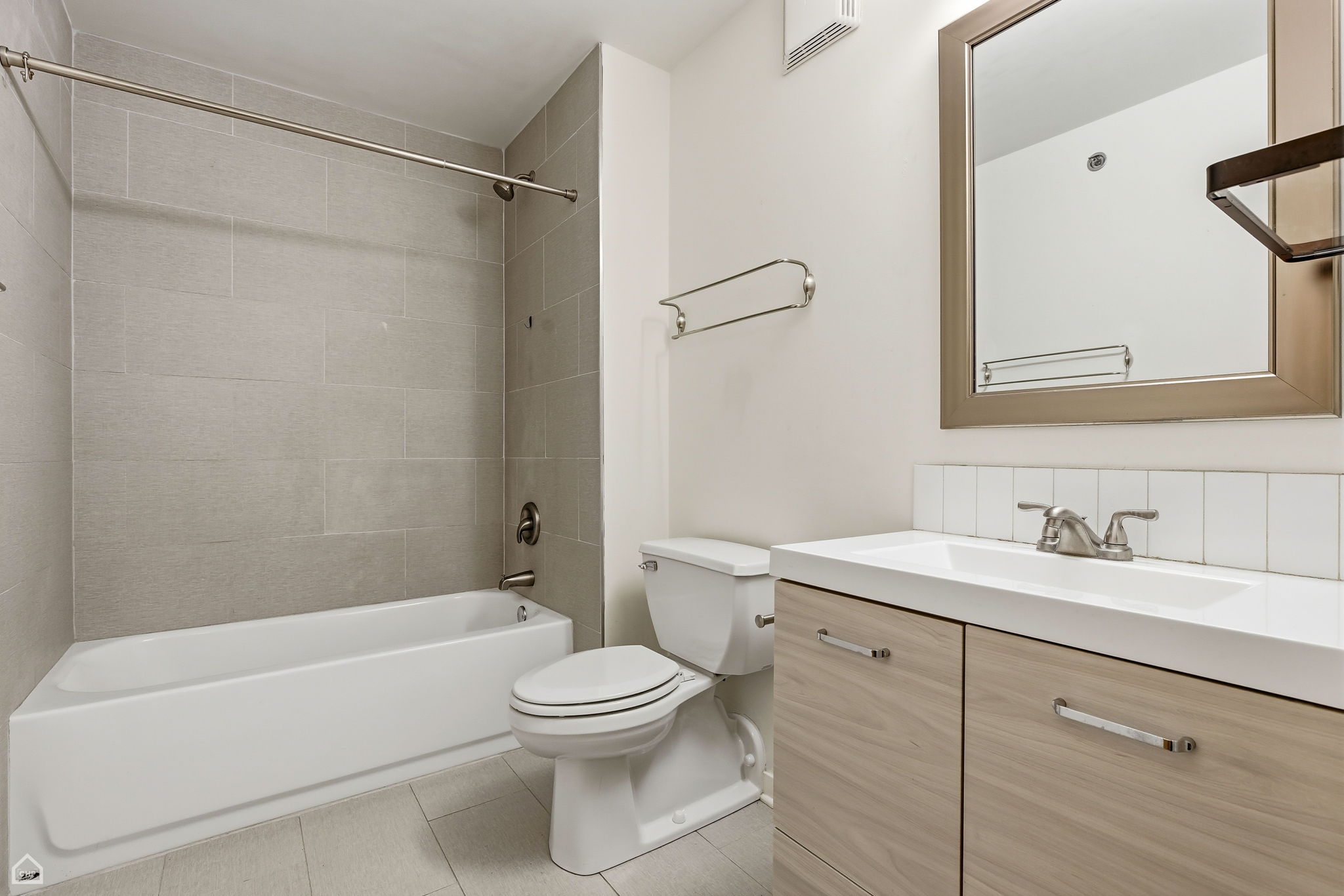 215 N Aberdeen St 607B_CHP2025_003