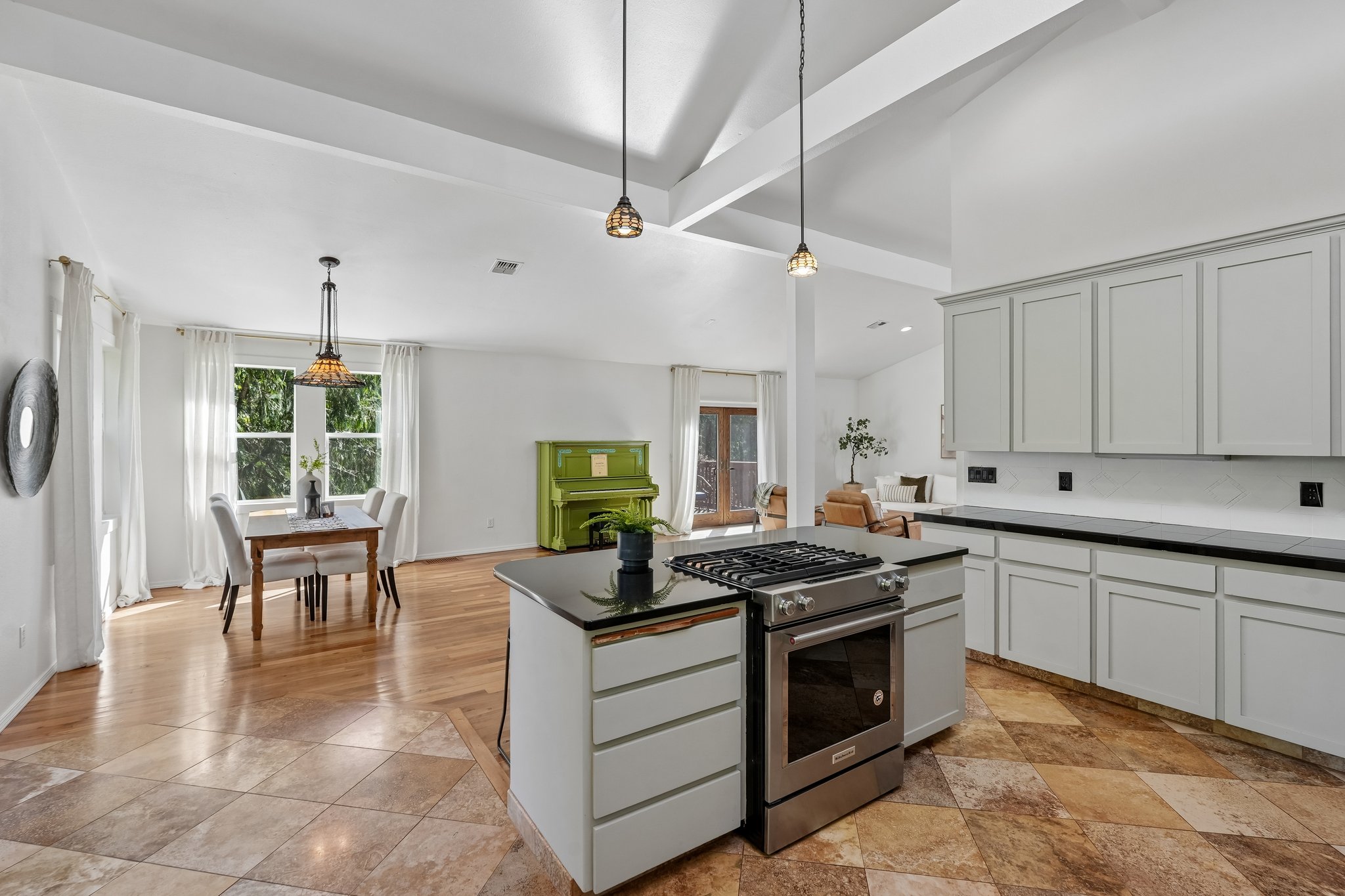 NE 386th St-S1205-029.jpg