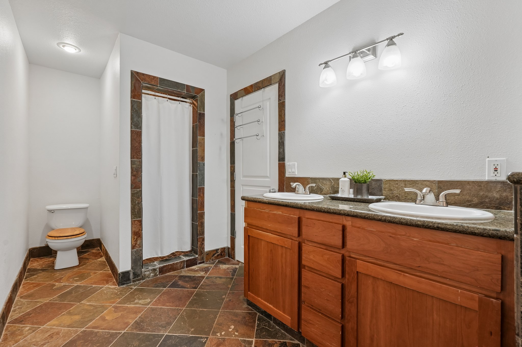 NE 386th St-S1205-041.jpg