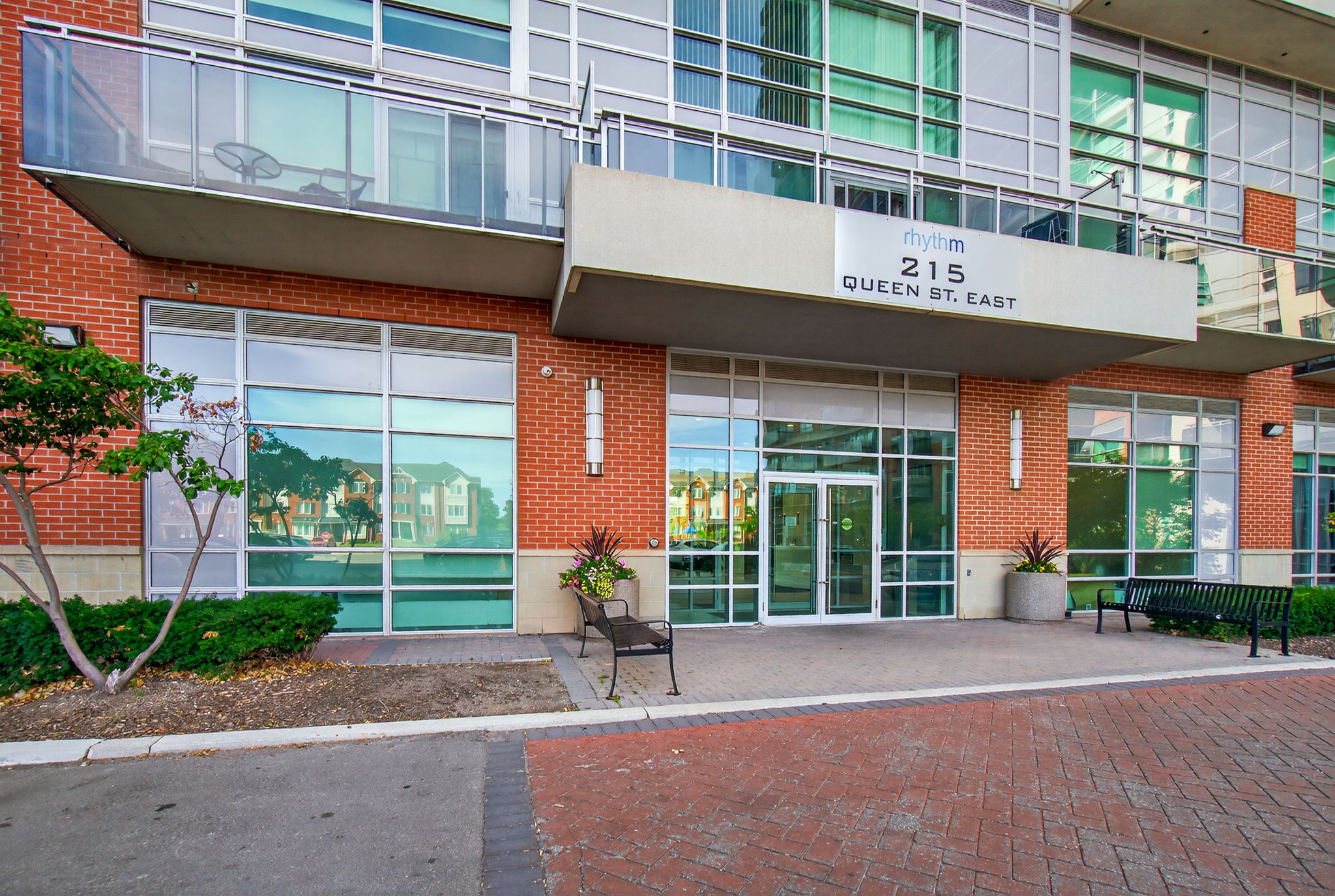 215 Queen St E Unit 611 Brampton, ON L6W 0A9