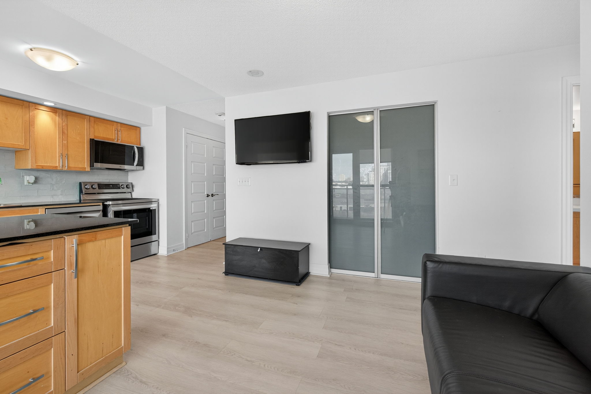 215 Queen St E Unit 611 Brampton, ON L6W 0A9