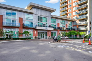 215 Queen St E Unit 611, Brampton ON