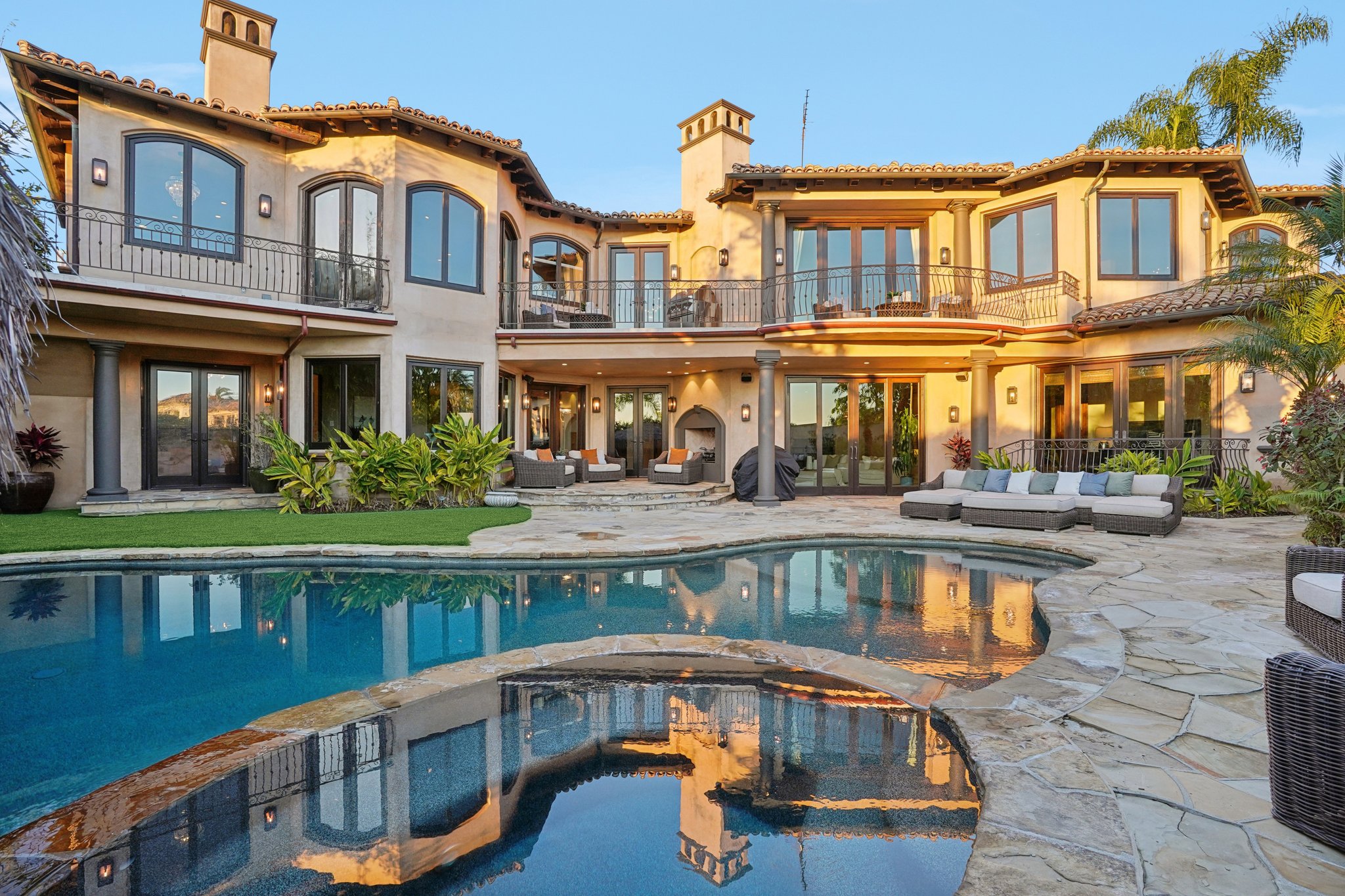 A-S Poinsettia Ave-S2102-006.jpg