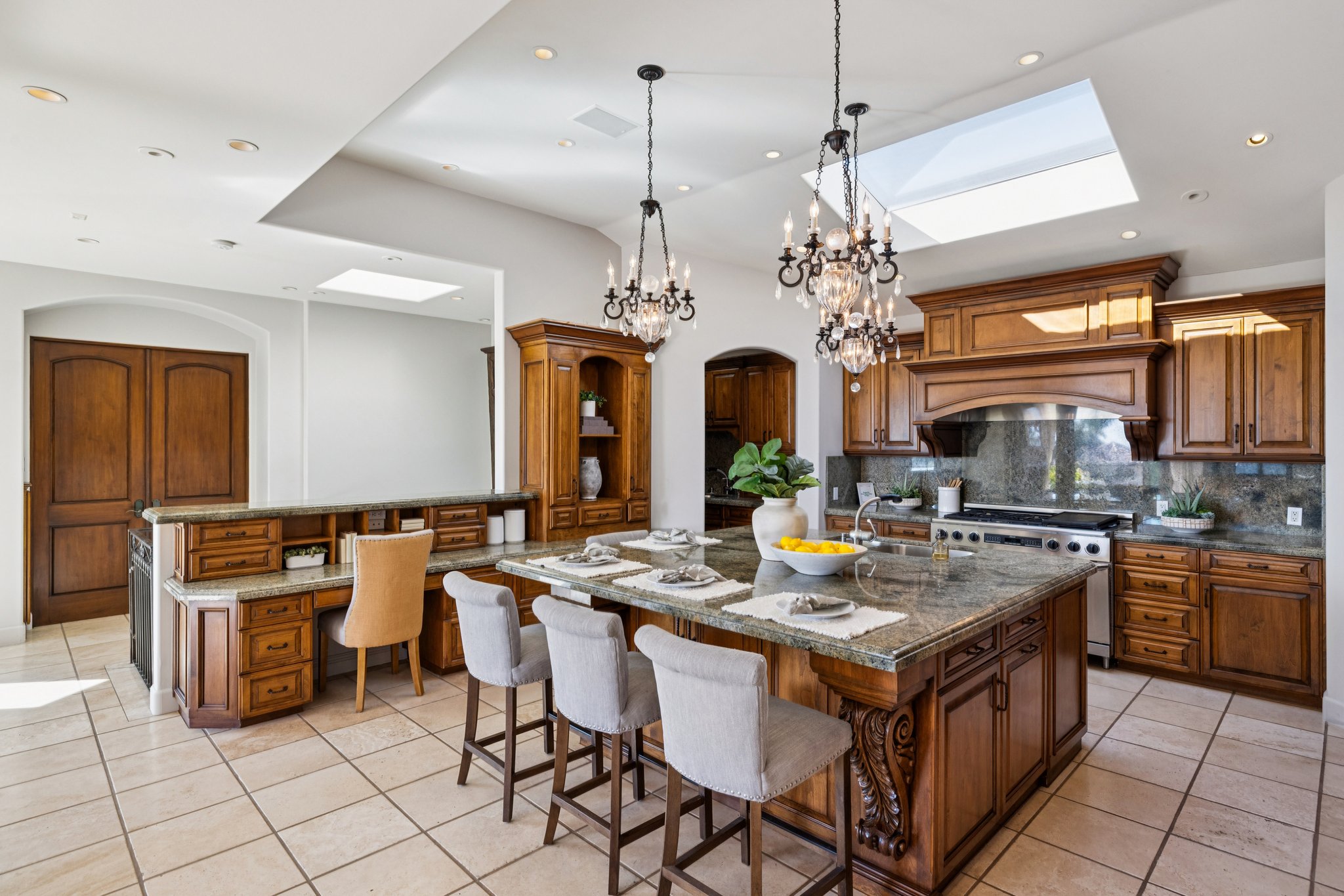 S Poinsettia Ave-S2402-036.jpg