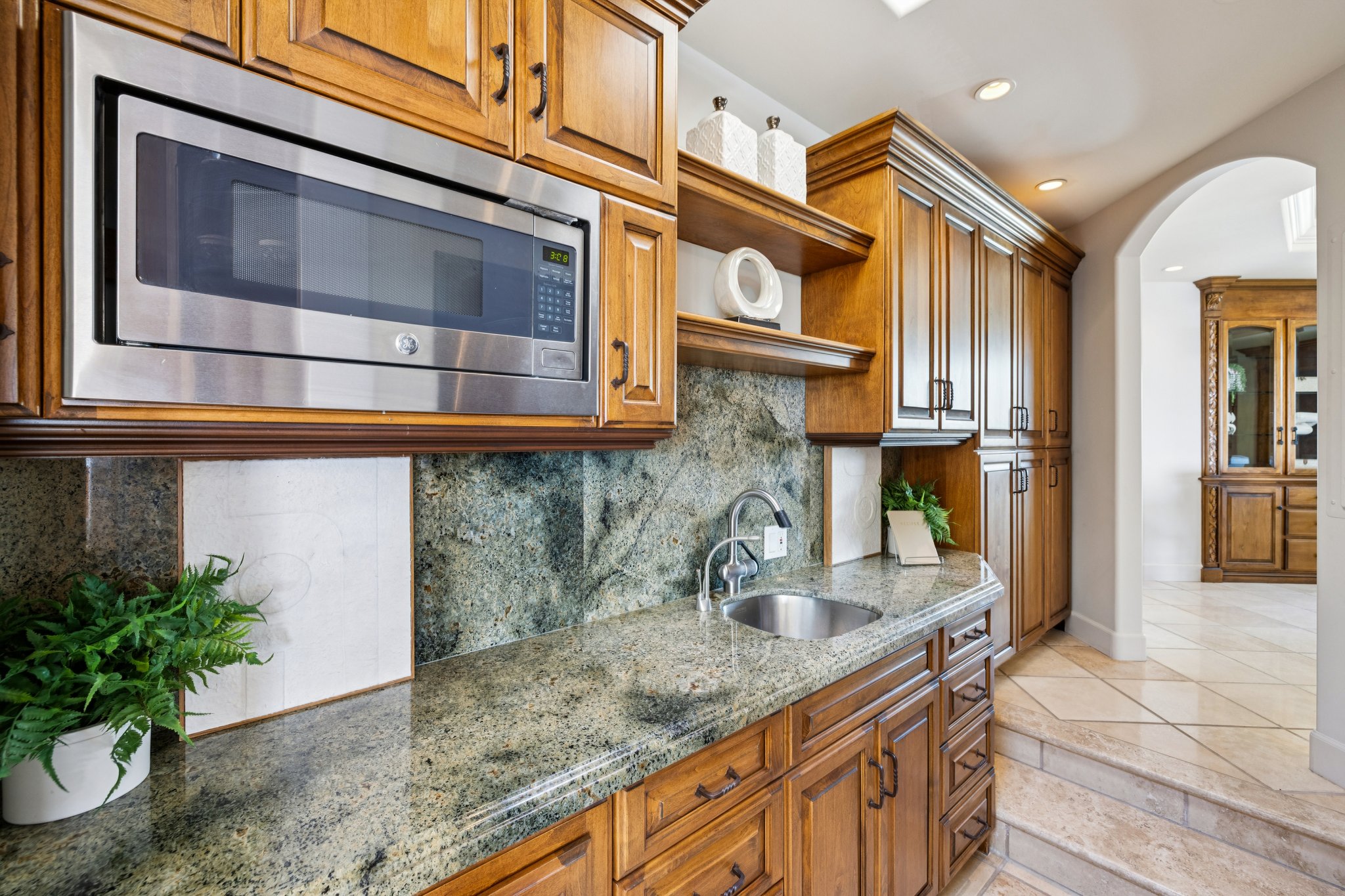 S Poinsettia Ave-S2402-042.jpg