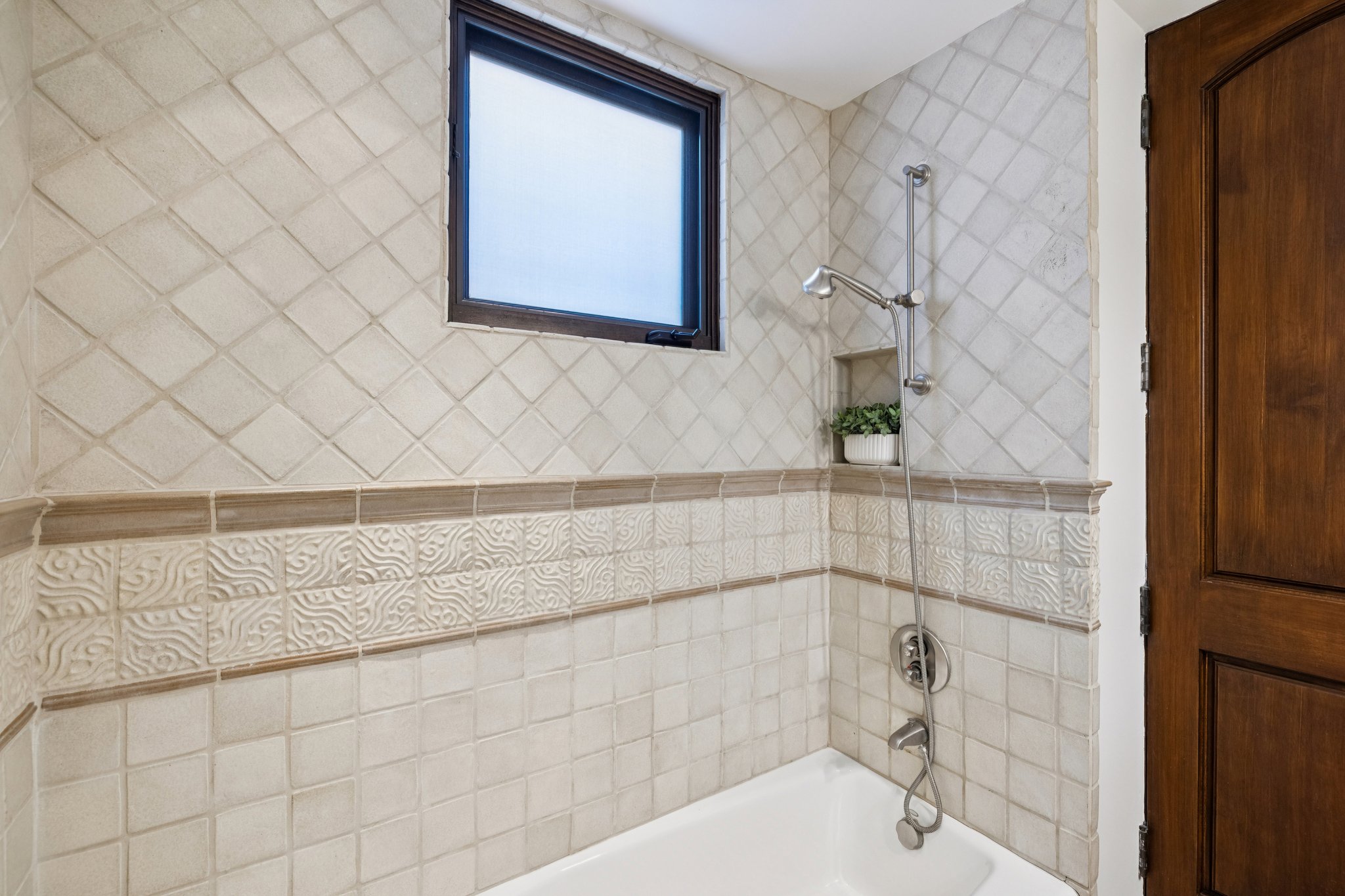 S Poinsettia Ave-S2402-056.jpg