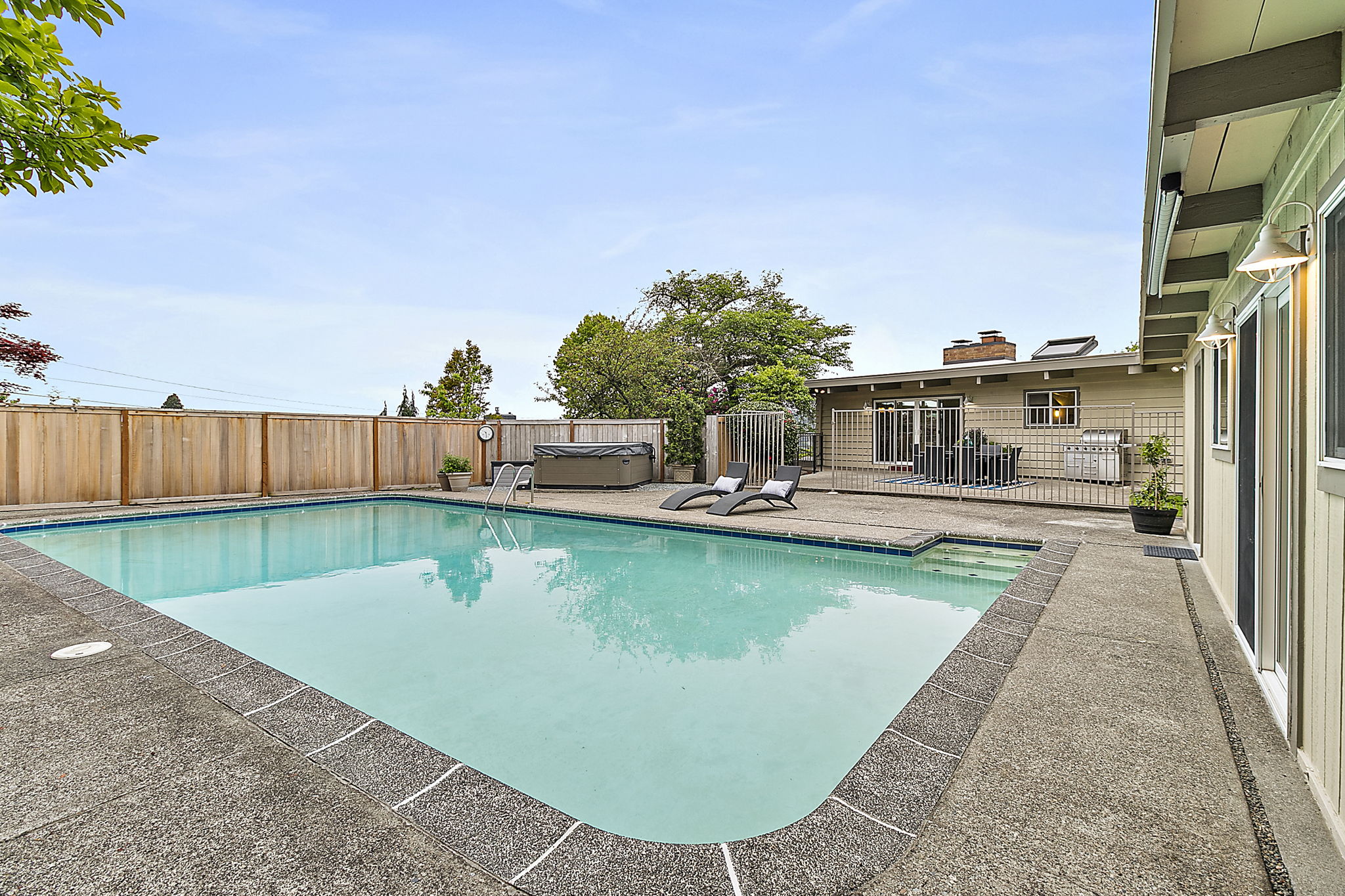  Photo 45