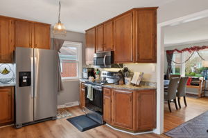 Functional & Inviting kitchen space.