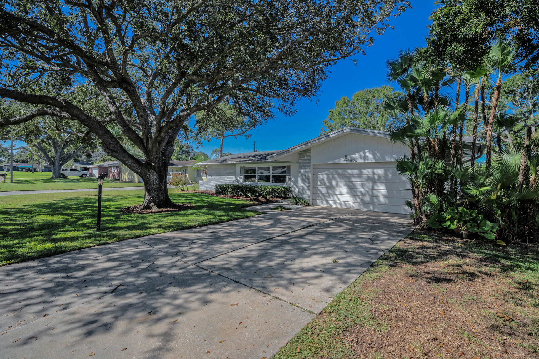Front Exterior5