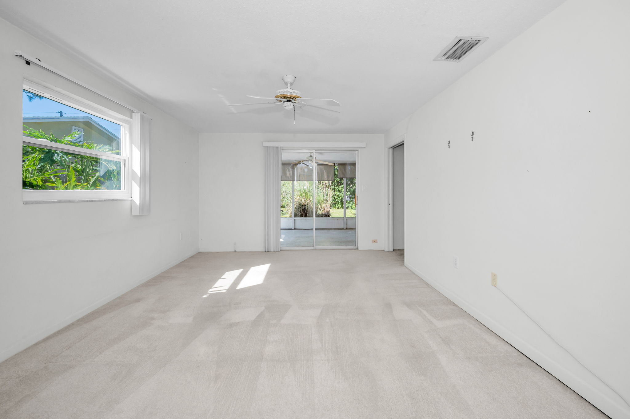 Primary Bedroom1a