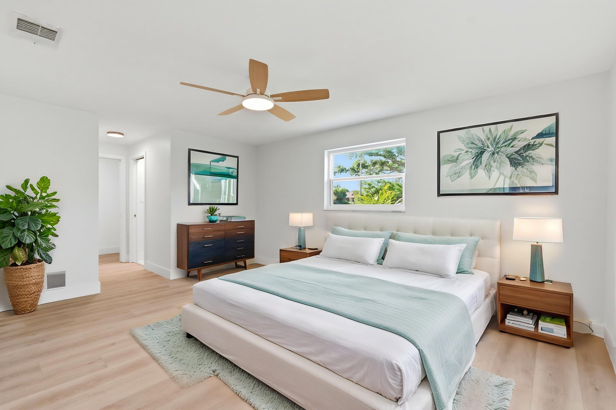 DSC06306 virtually staged.jpeg