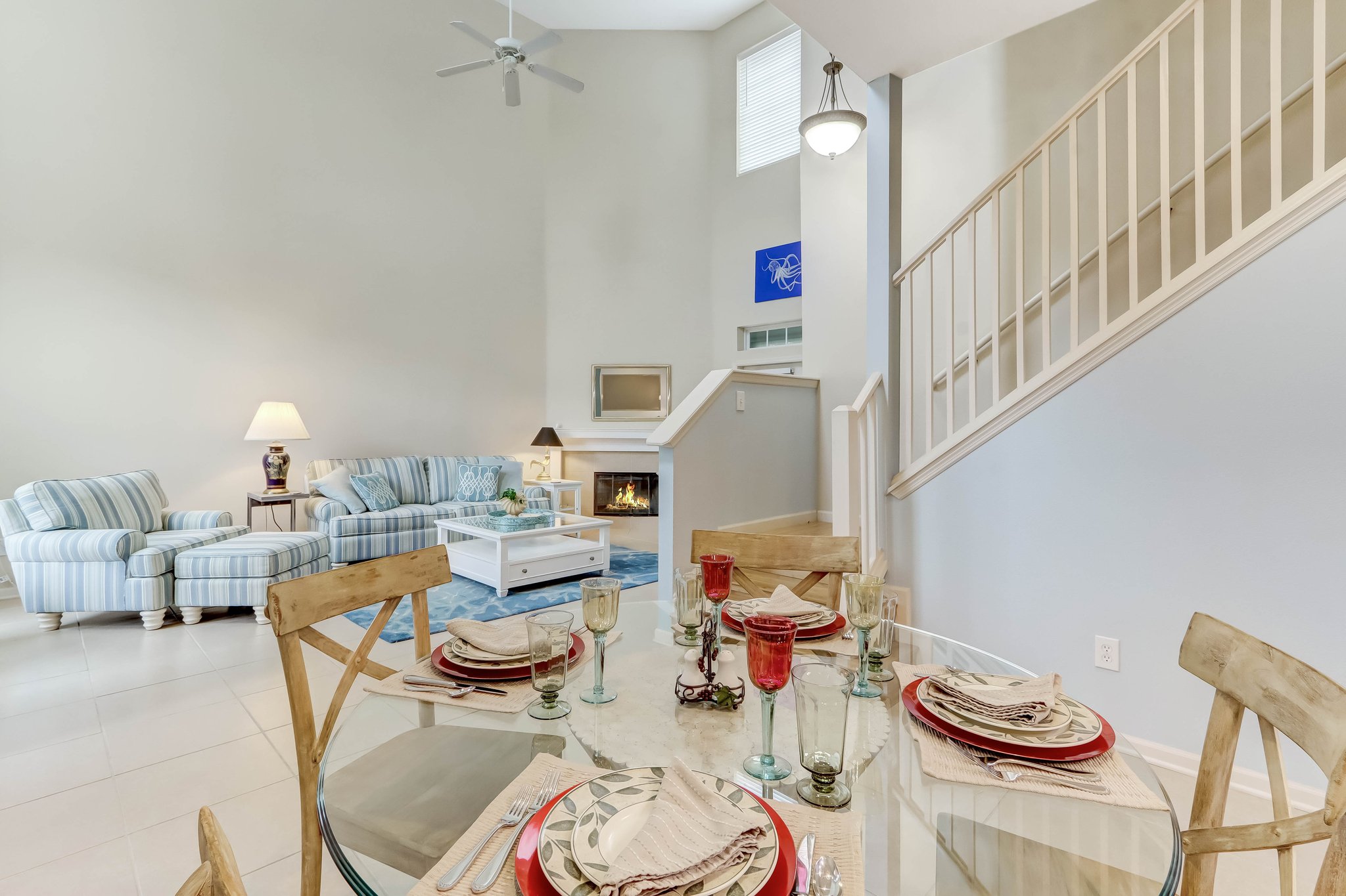Living Room/Dining Area