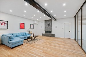 Photo 48