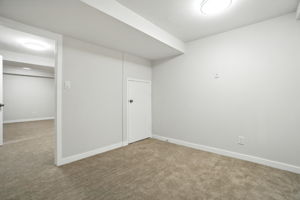  Photo 34