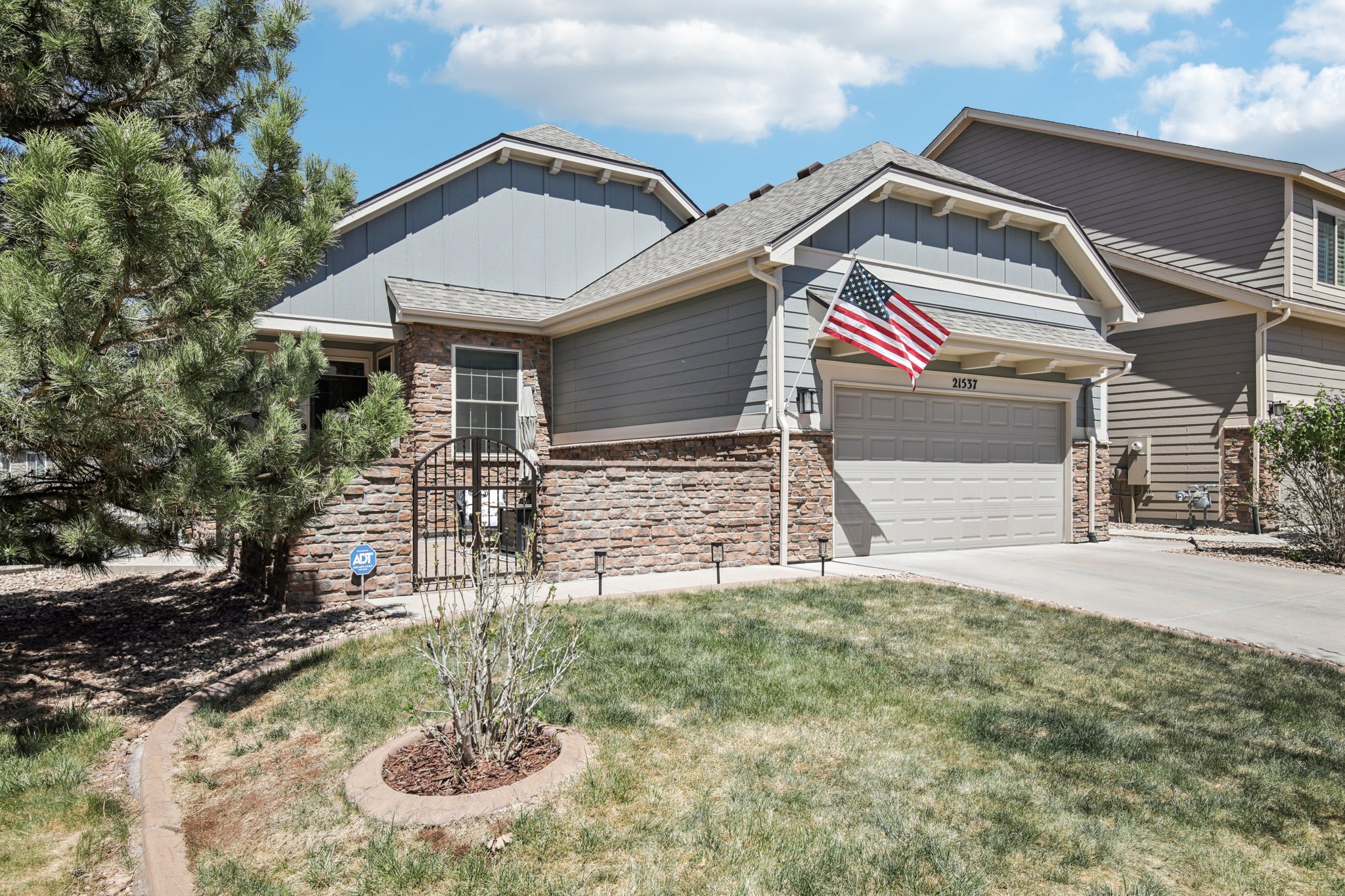 E Stroll Ave-S1604-003.jpg