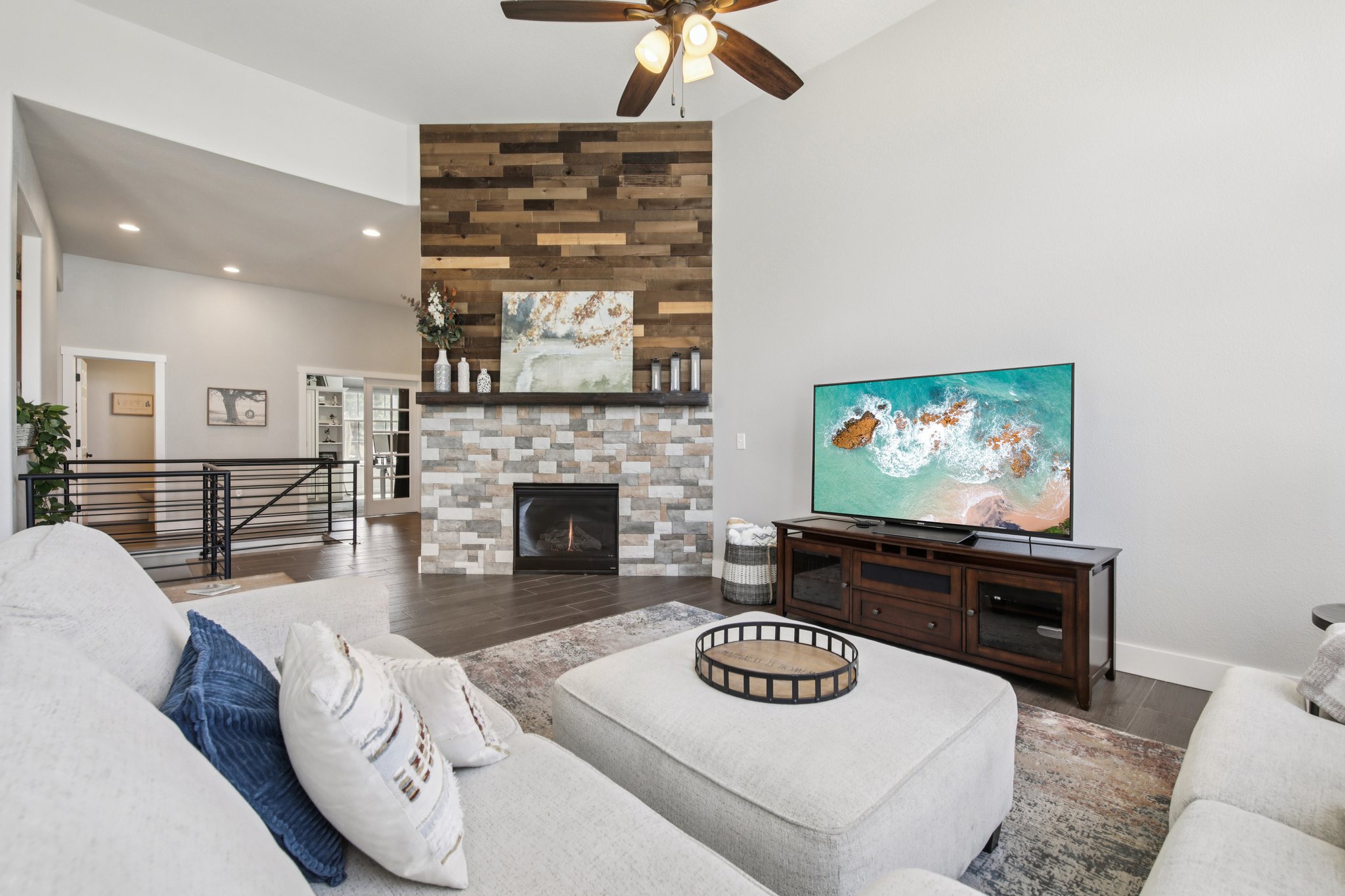 E Stroll Ave-S1604-010.jpg