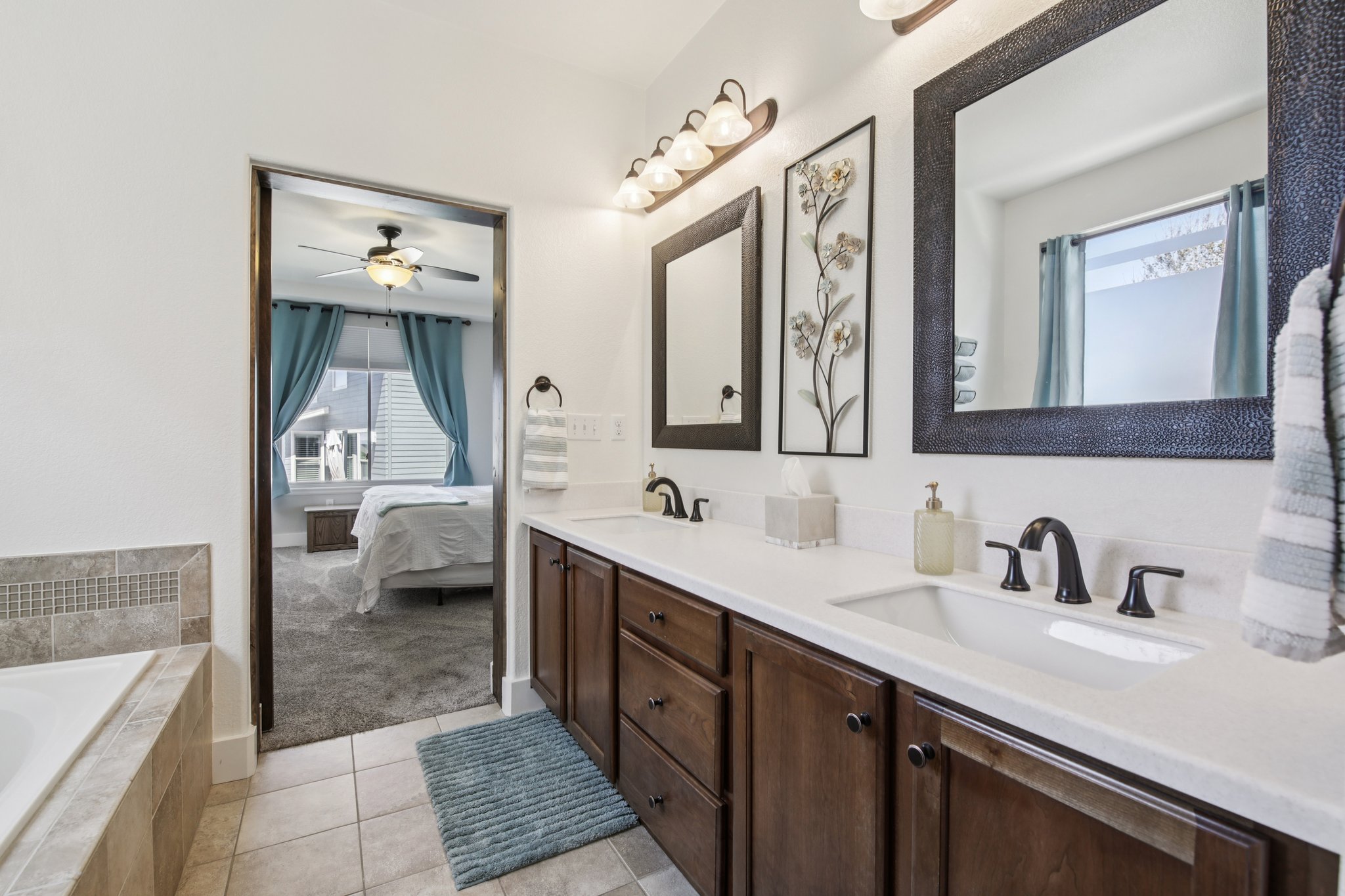 E Stroll Ave-S1604-031.jpg