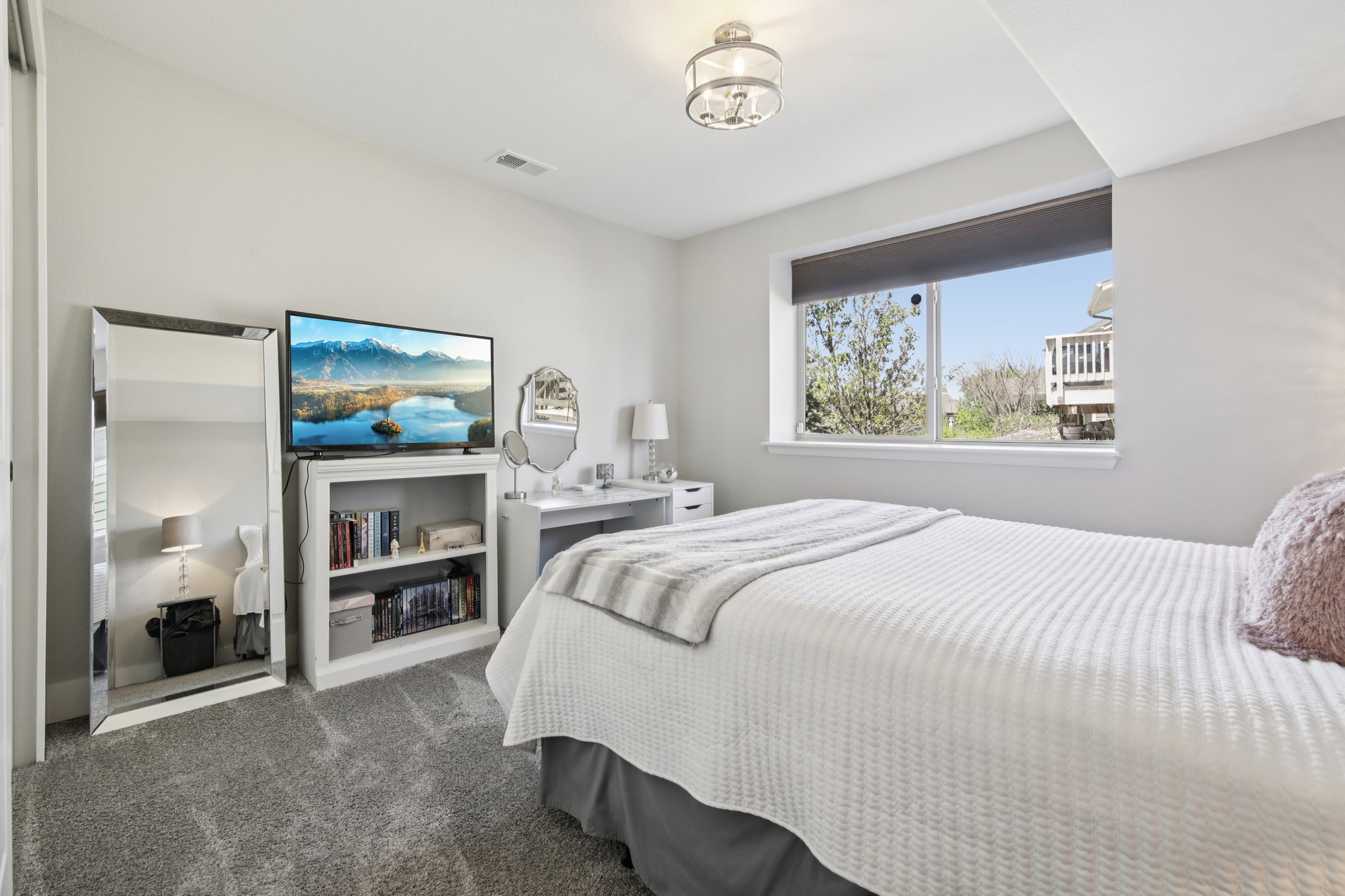 E Stroll Ave-S1604-035.jpg