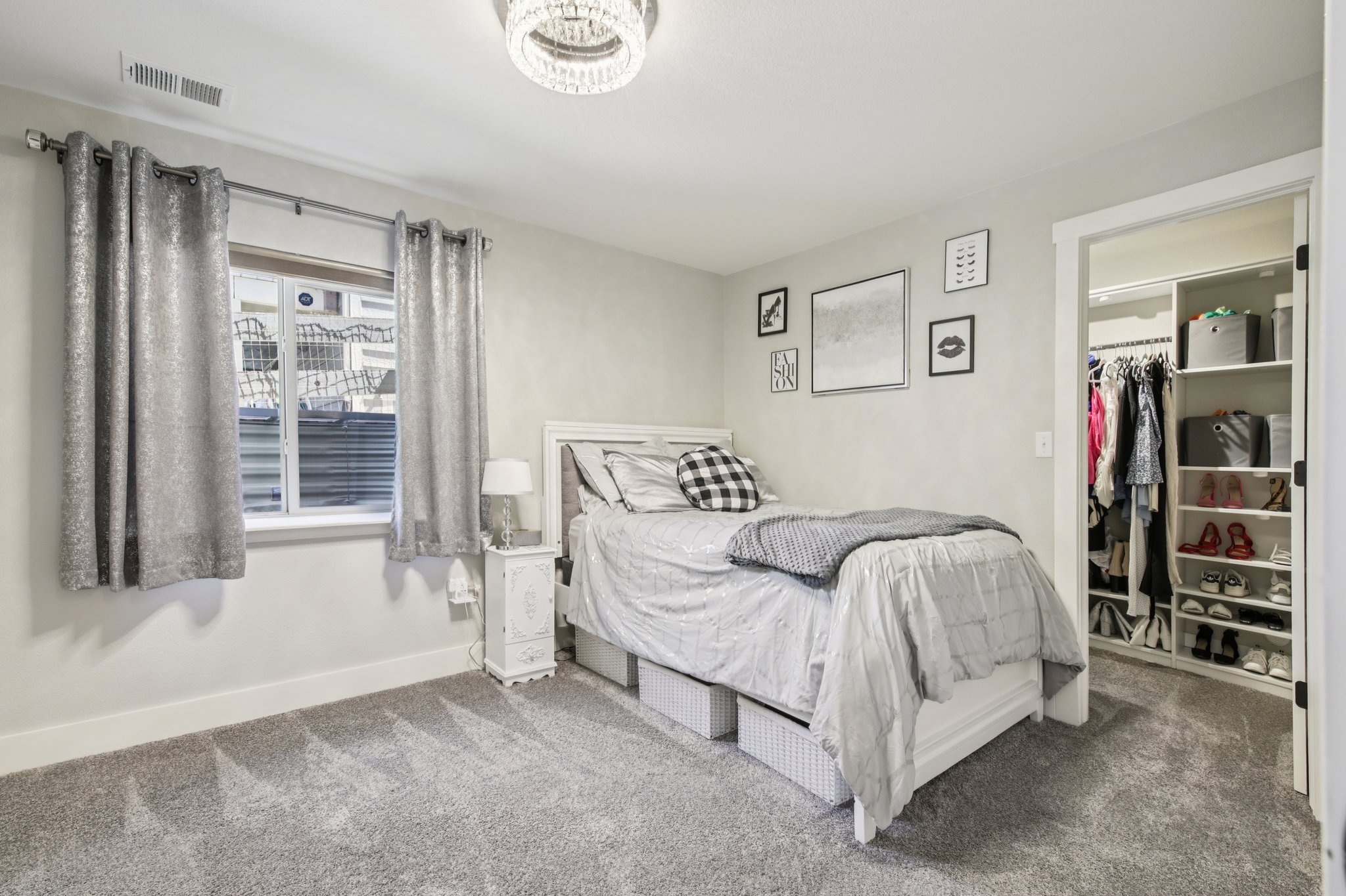 E Stroll Ave-S1604-037.jpg