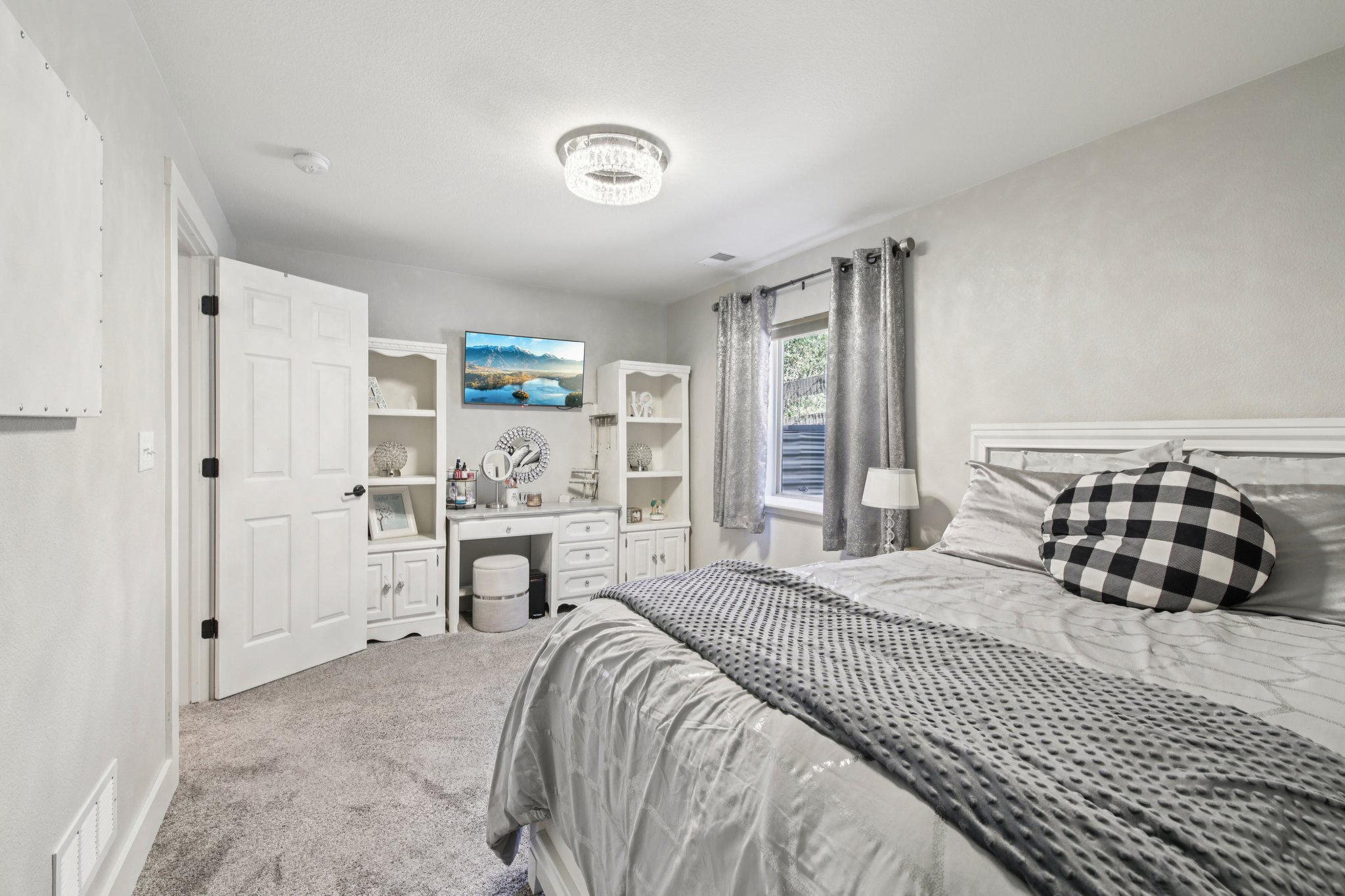 E Stroll Ave-S1604-038.jpg