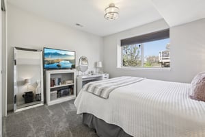 E Stroll Ave-S1604-035.jpg