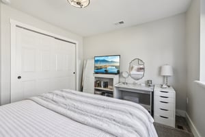 E Stroll Ave-S1604-036.jpg