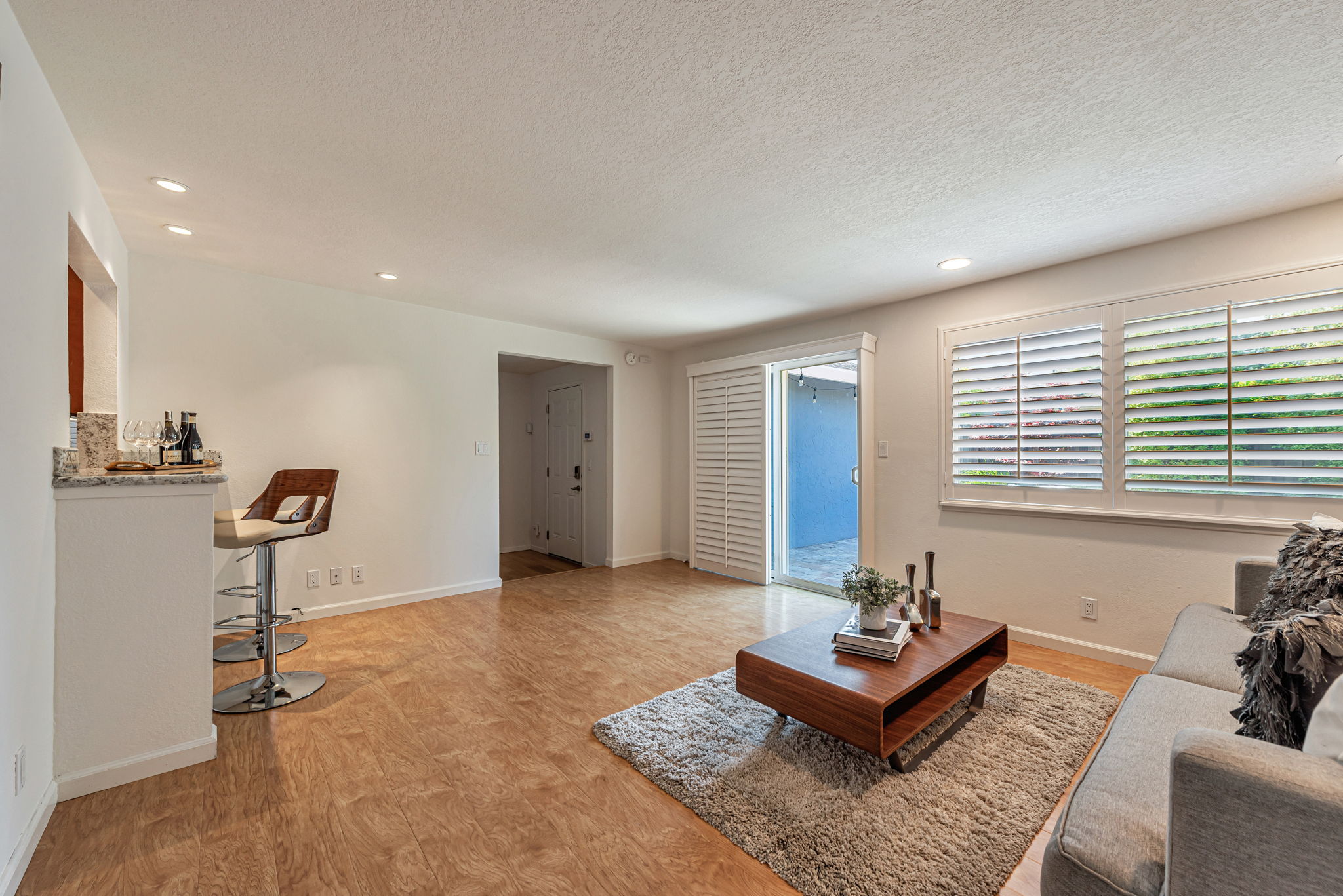 014_2154 LG Almaden Road 