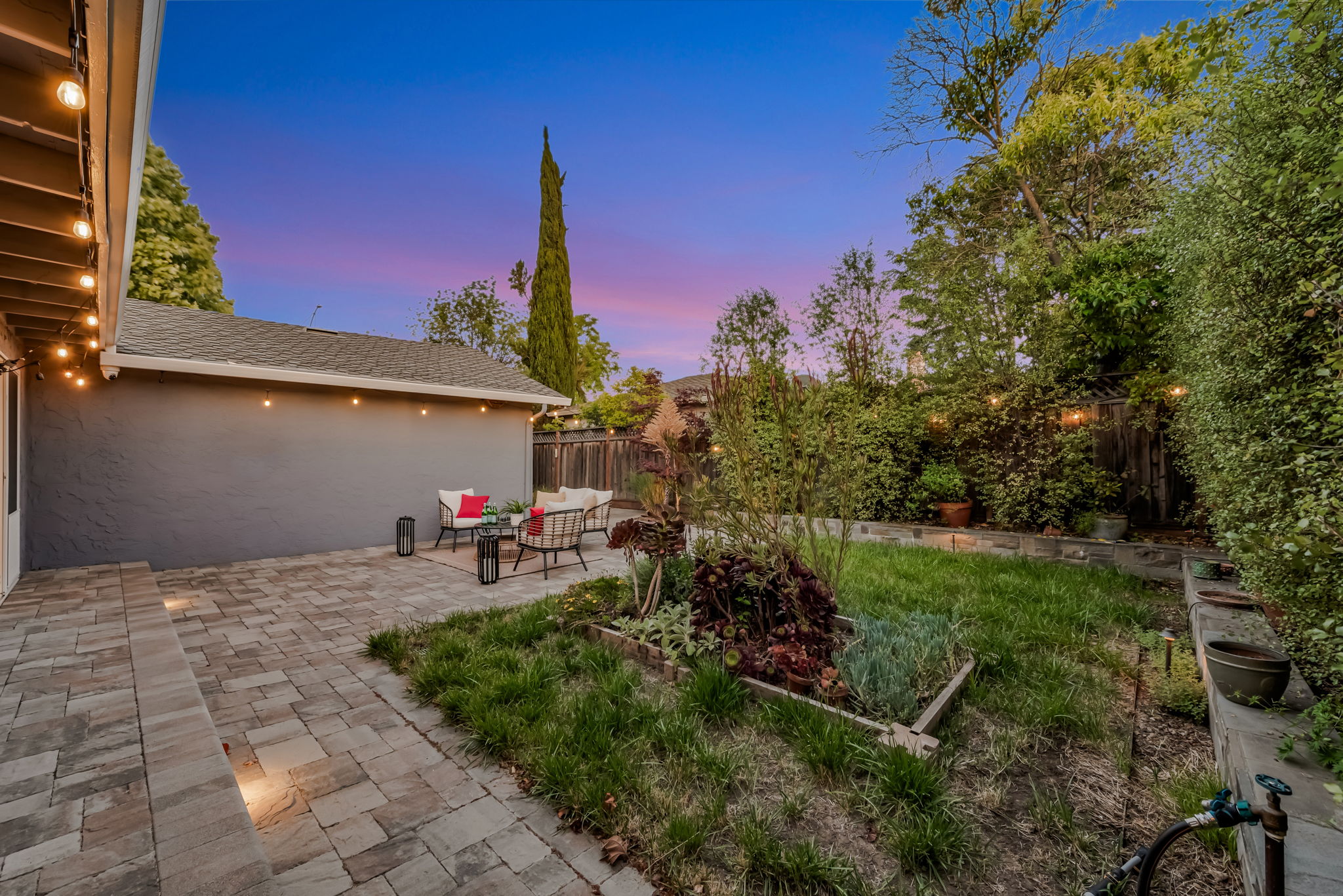 010_TWILIGHT_ 2154 LG Almaden