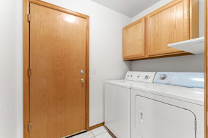 Main floor laundry / Mud Room