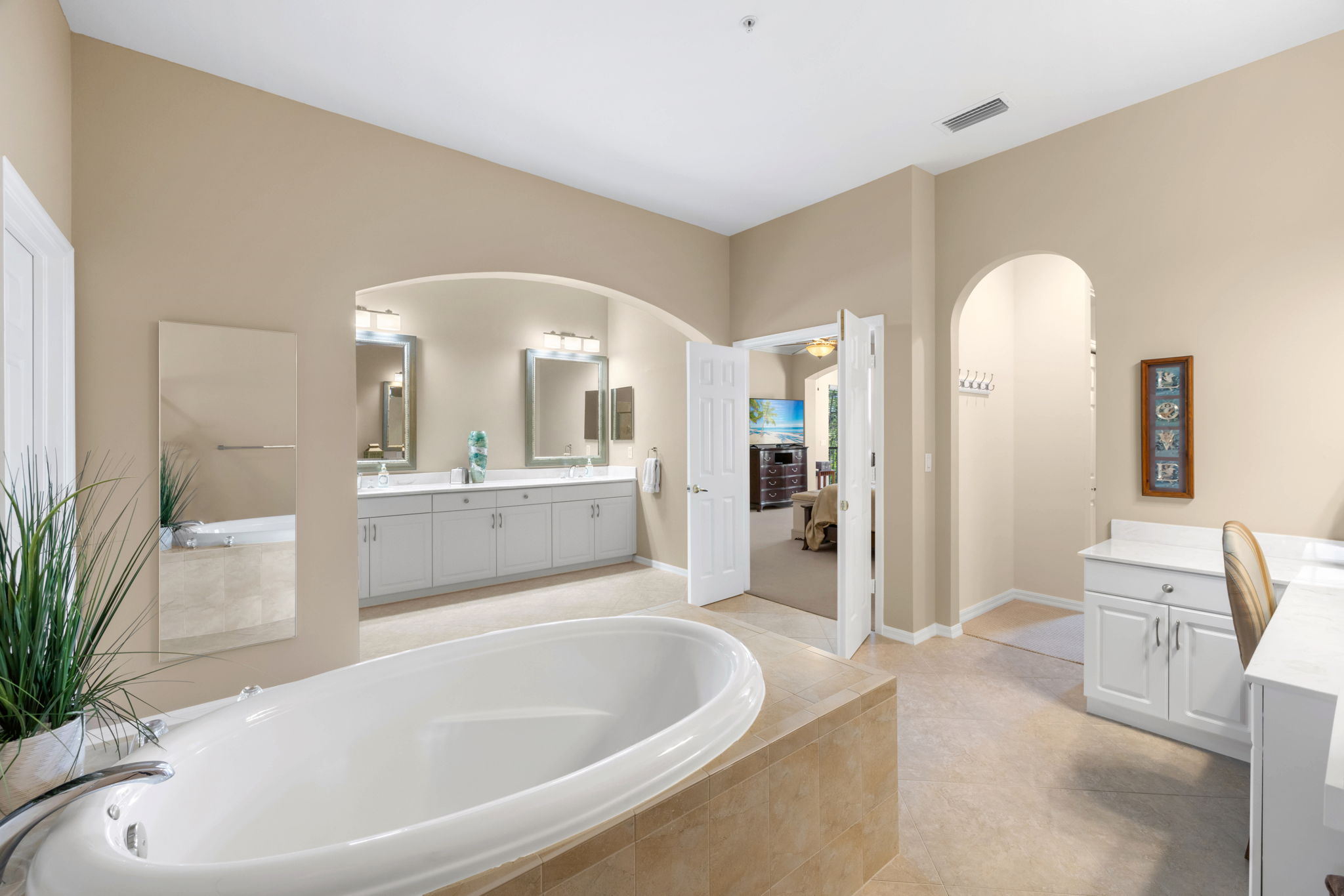 Primary Bathroom (3)