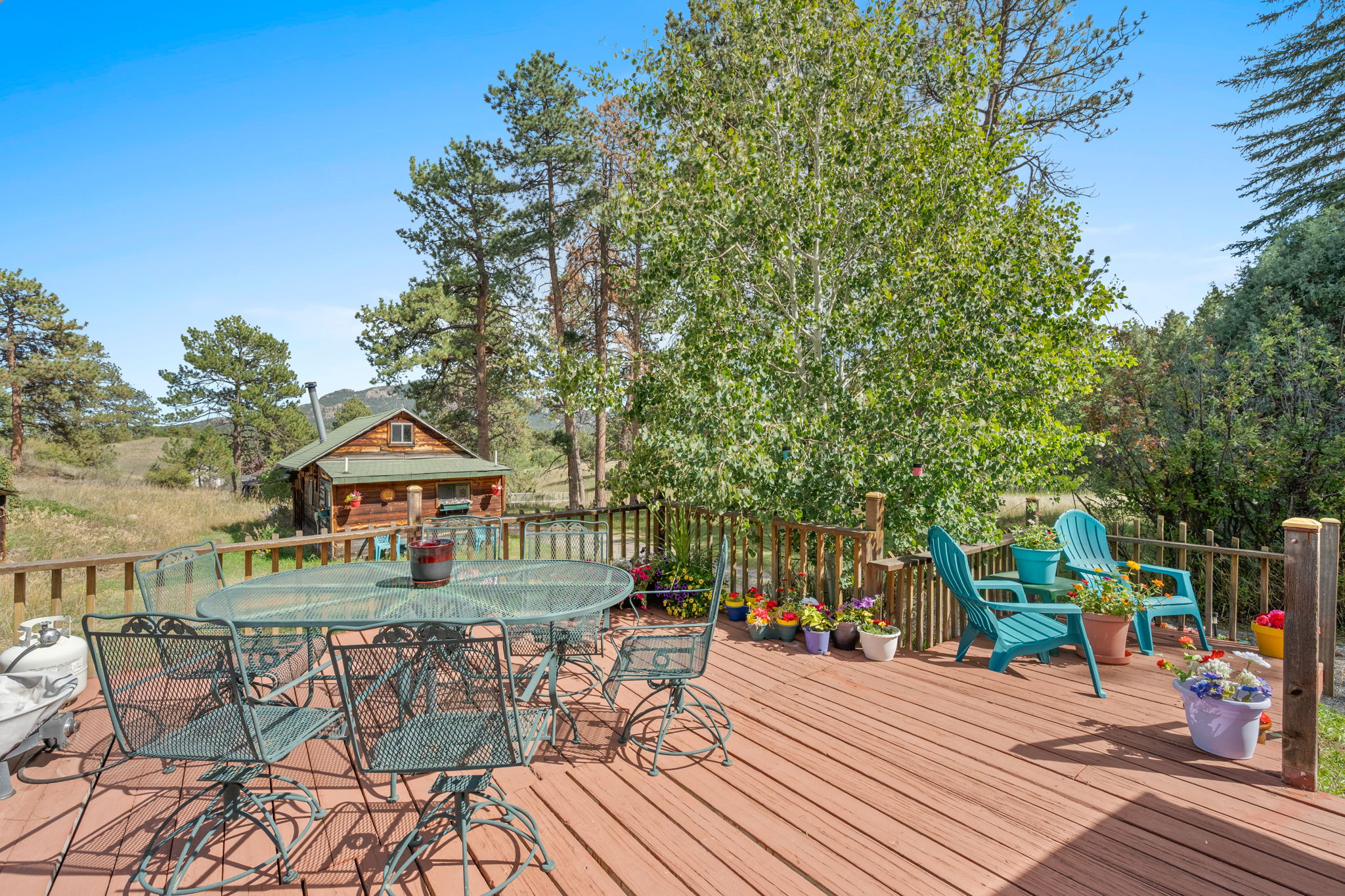 From sunrise coffee to sunset appetizers, his deck was made for slowing down