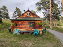 Old Colorado charm, dressed for summer