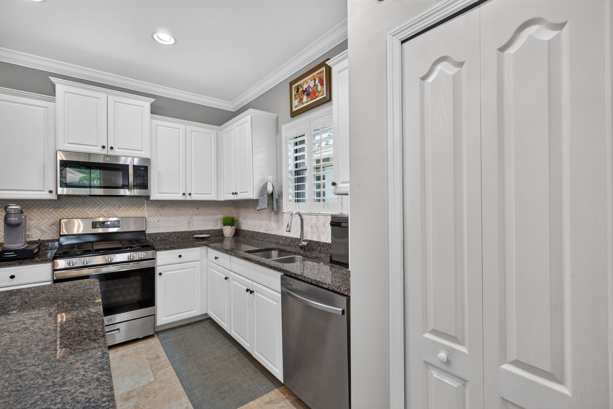 Kitchen 1 of 4