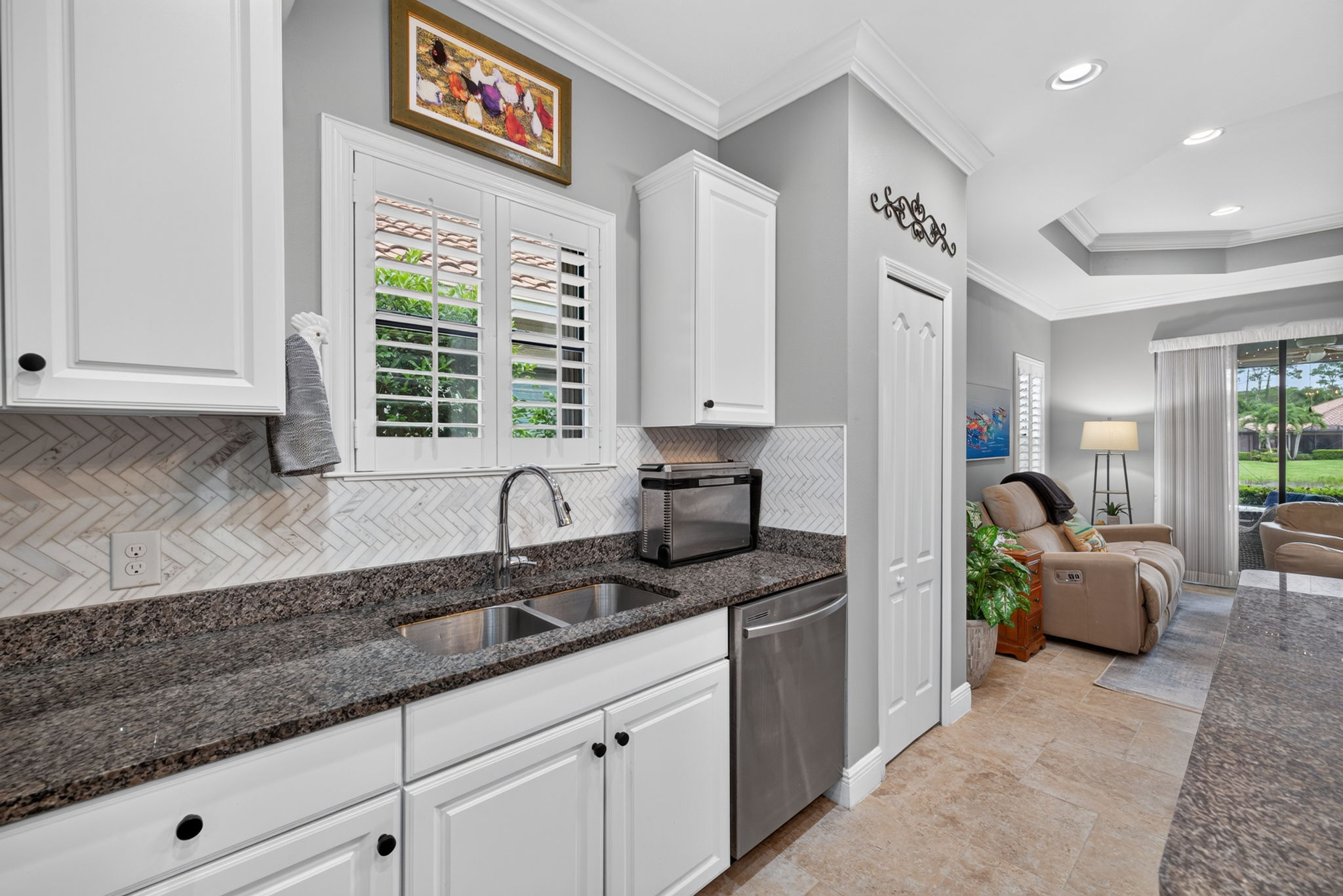 Kitchen 2 of 4