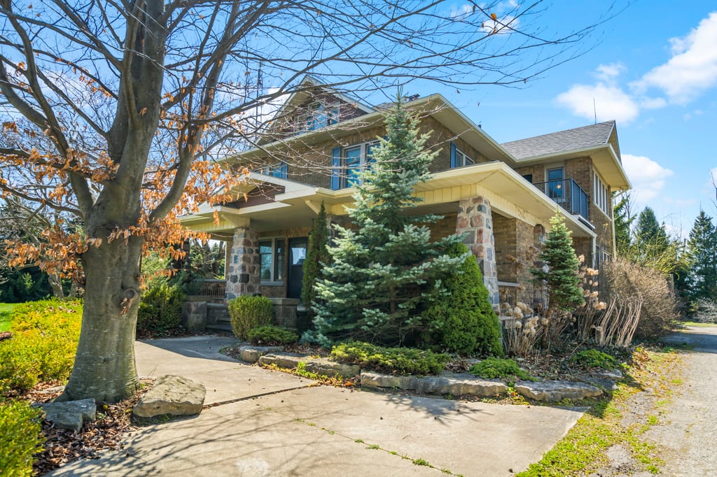 2157 Cockshutt Rd