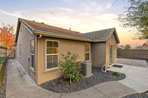 042_F8_2158 Beckett Dr