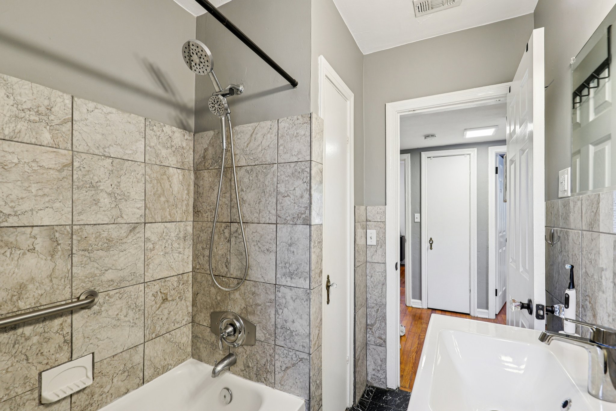 Riverside Ave 4-S1501-028.jpg