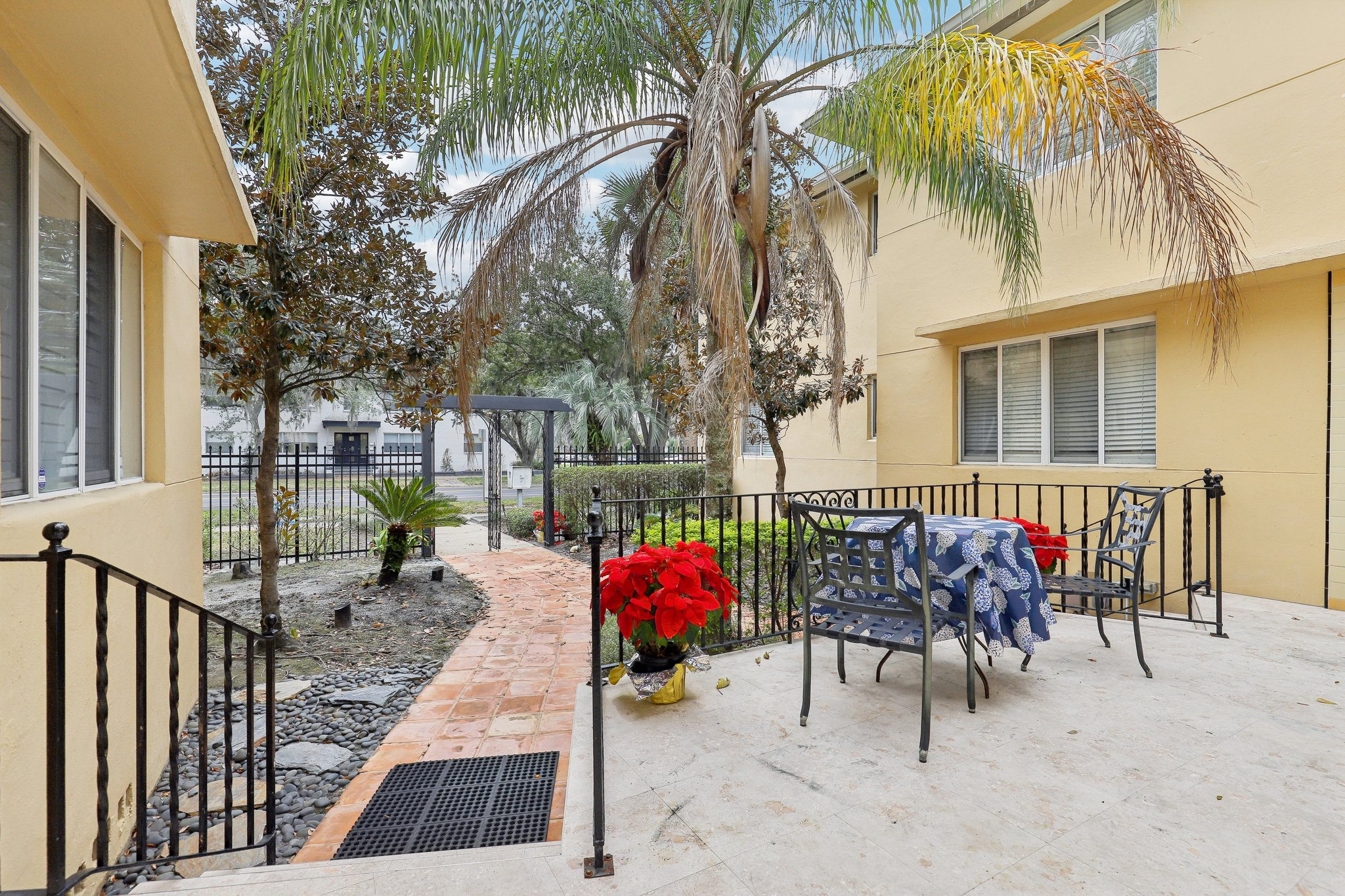 Riverside Ave 4-S1501-033.jpg