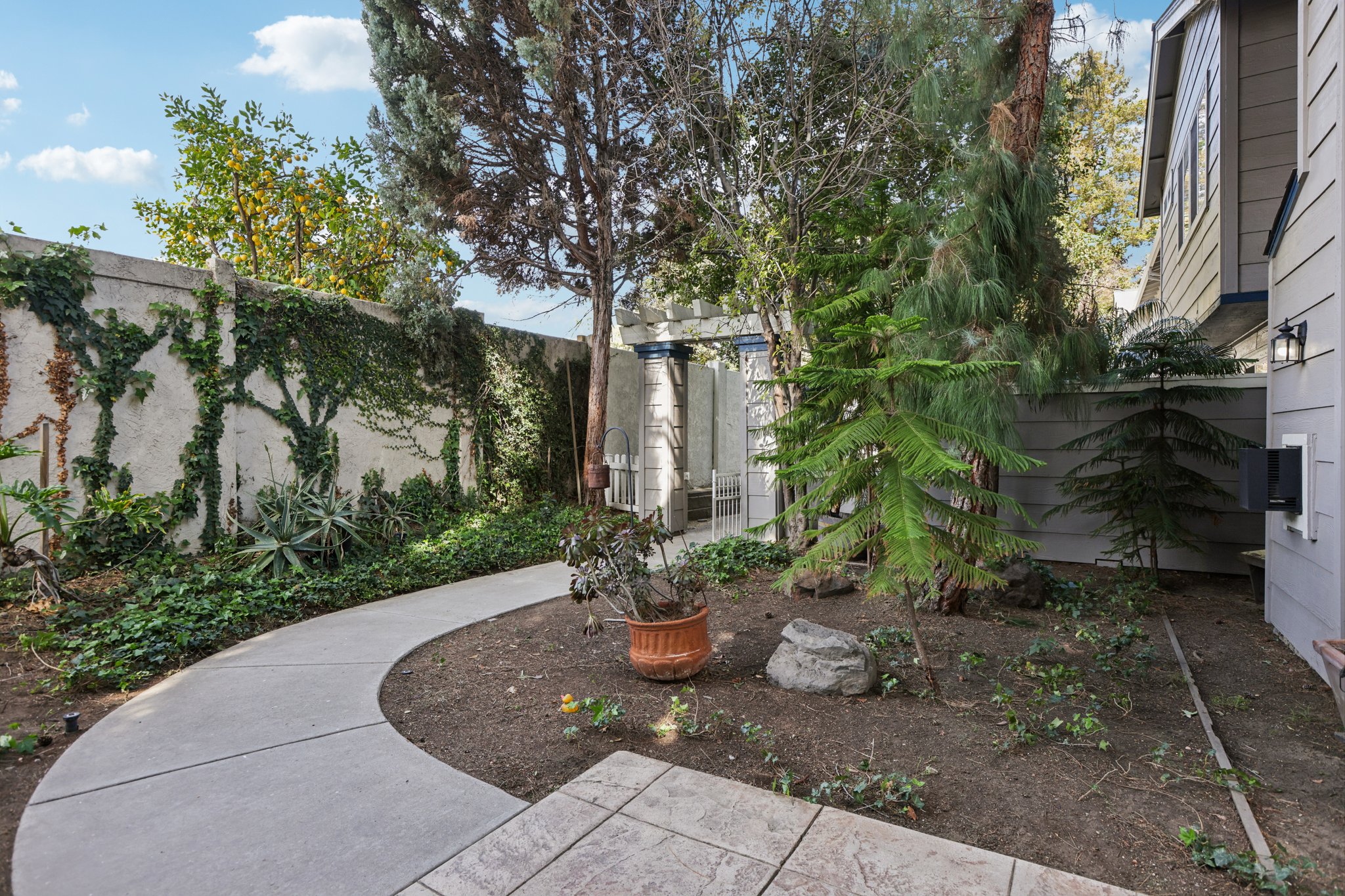 Walsingham Ct 62-S1403-003.jpg